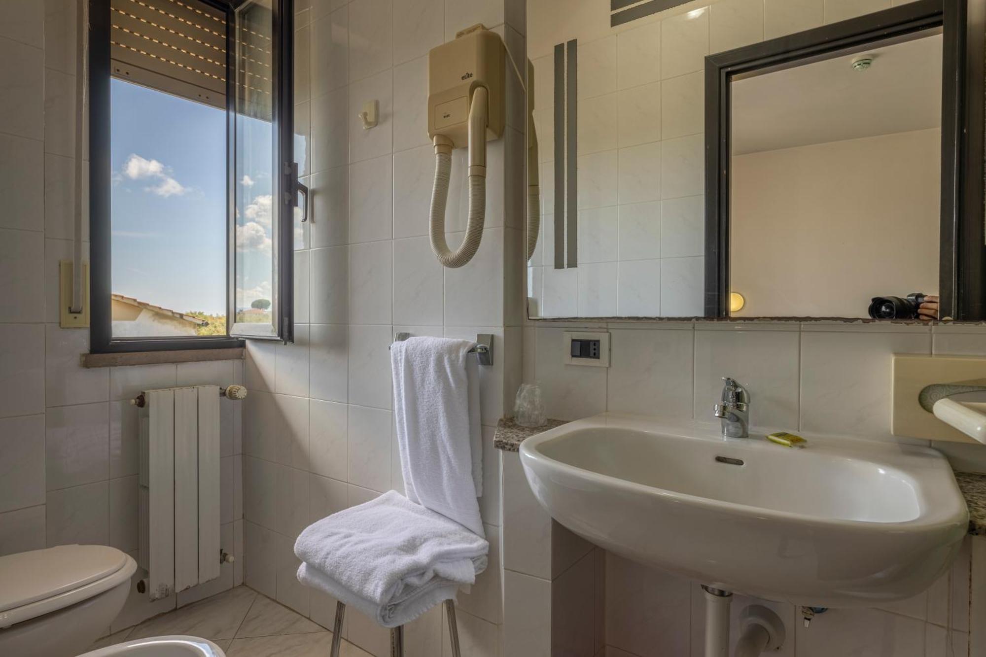 Doppelzimmer mit Balkon und Meerblick