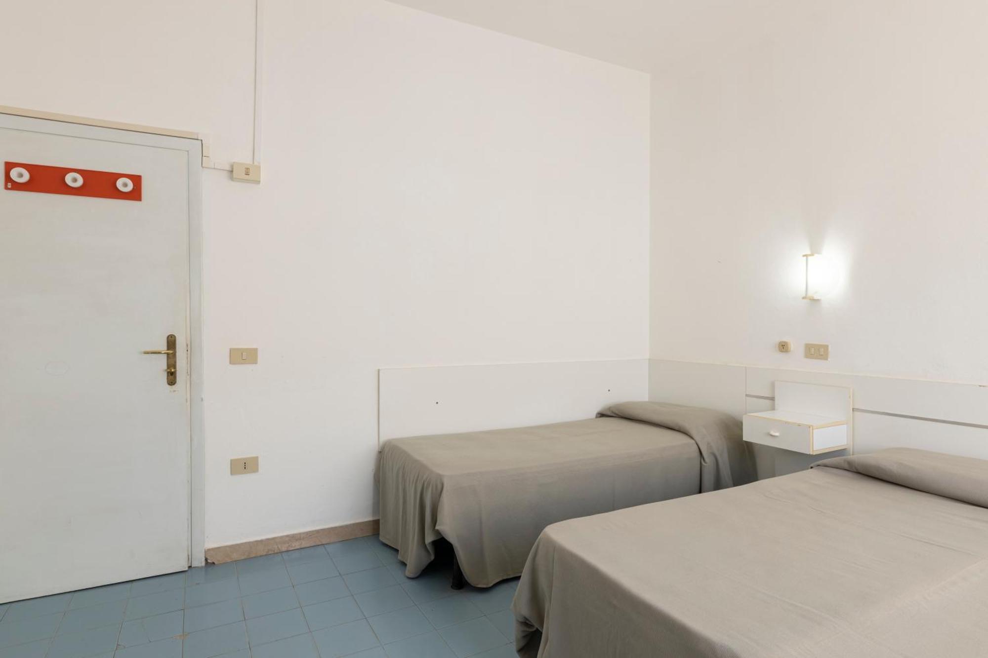 Standard Dreibettzimmer mit Meerblick