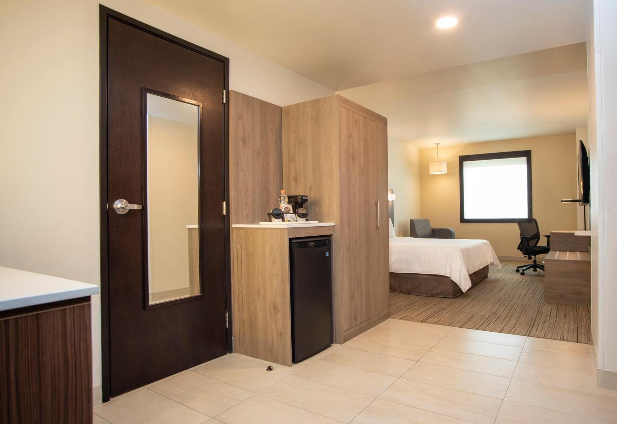 Standard King Room Accessible