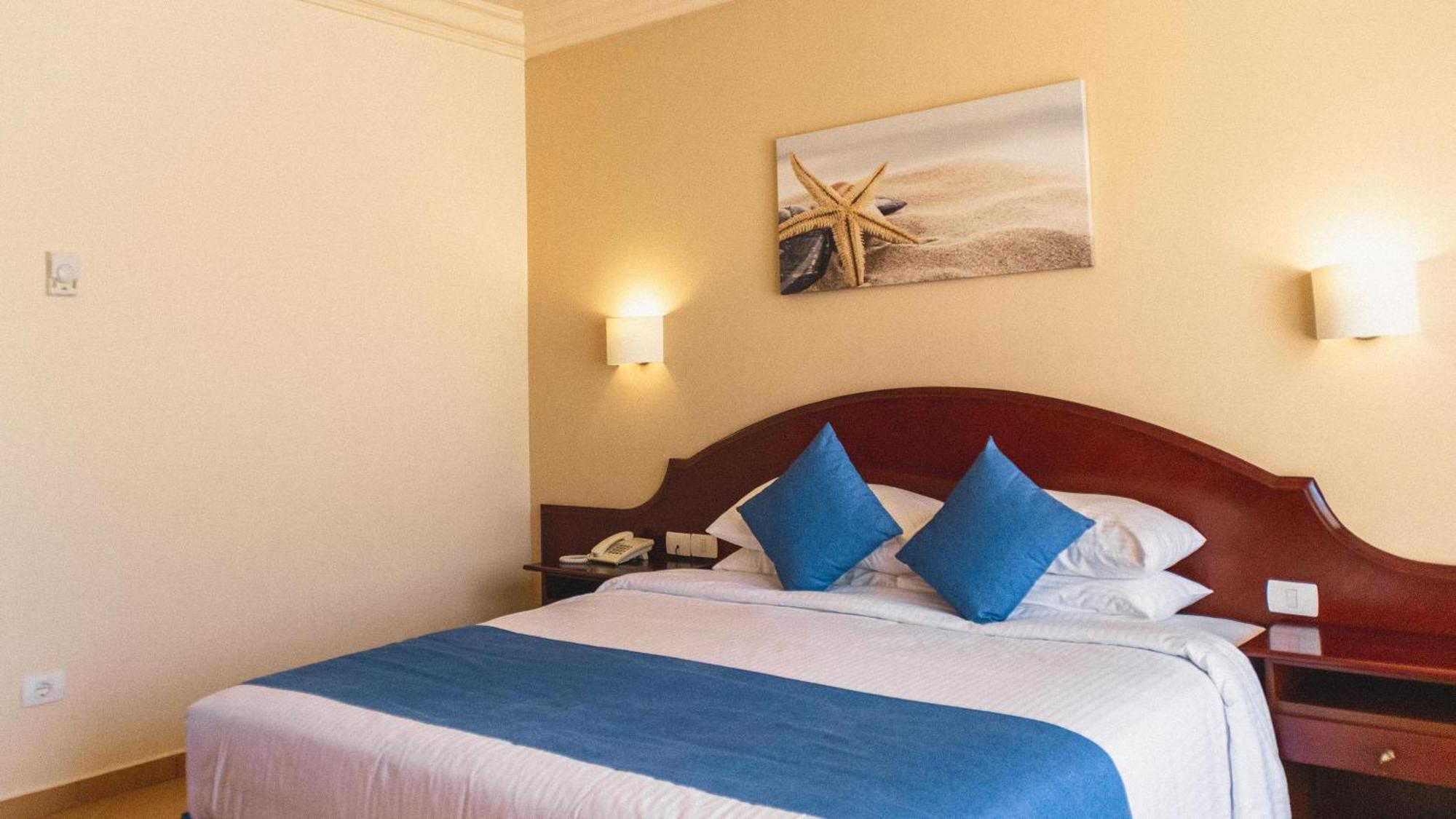 Superior, Queen or Twin, Partial Sea View