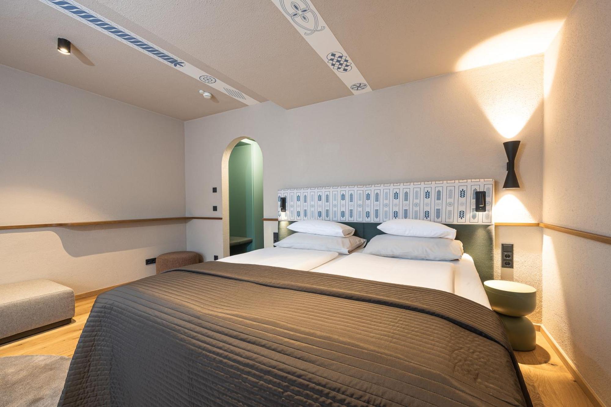 Double Room,1566912387:JPEG
