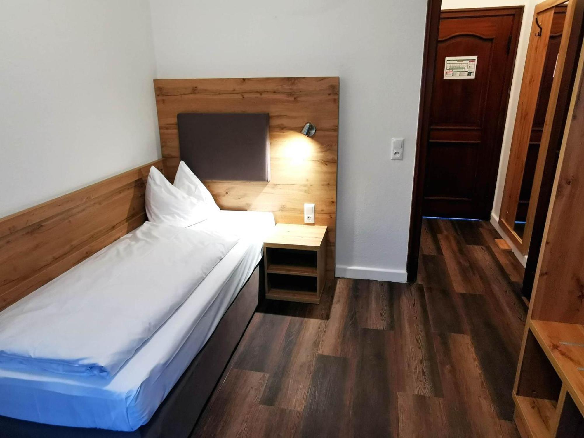 Single Room,1566944141:JPEG