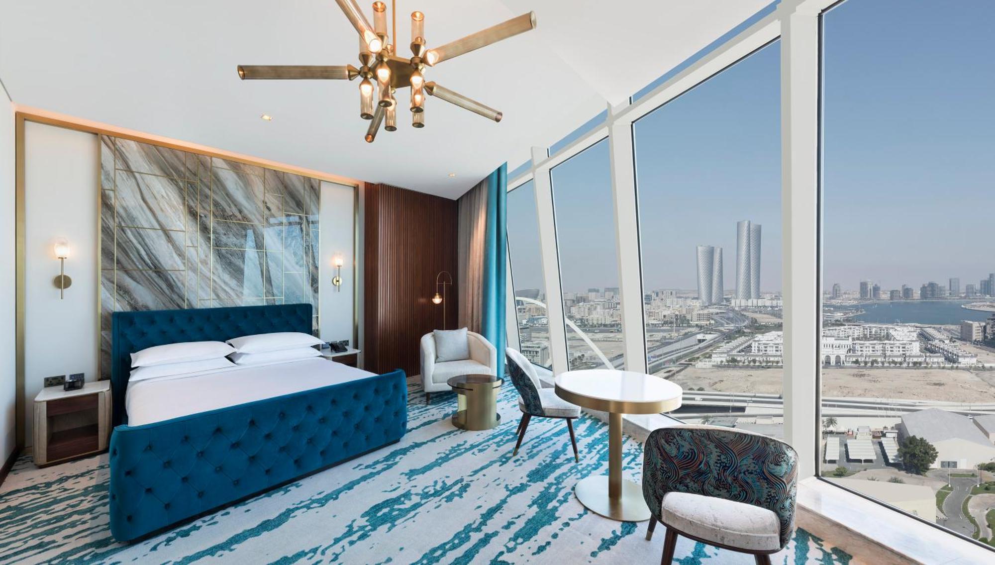 1 King Premium Dining