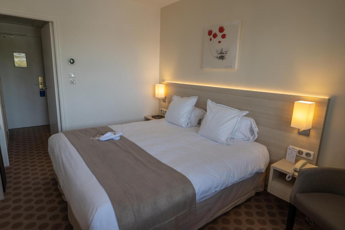 Comfort Queen Room,1574702609:JPEG