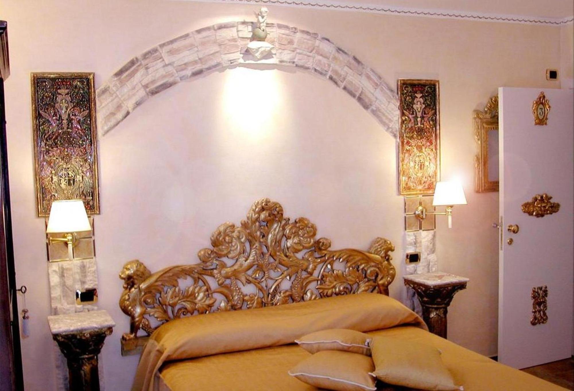 Double Room Private External Bathroom