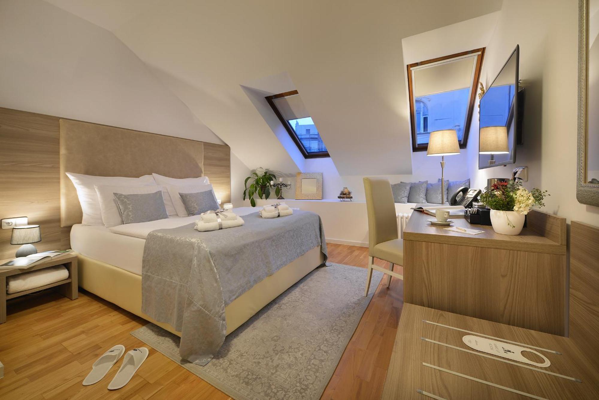 Comfort Triple Room