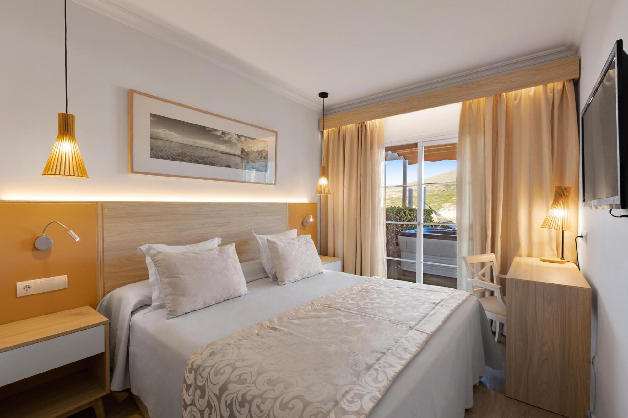 One-Bedroom Apartment With Garden and Mini Pool,1584395438:JPEG