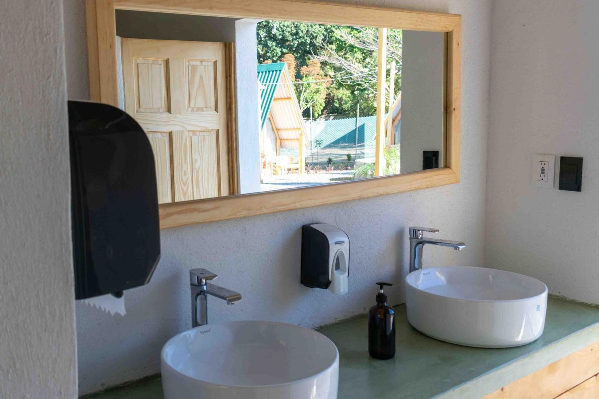 Cabin,1588408925:JPEG