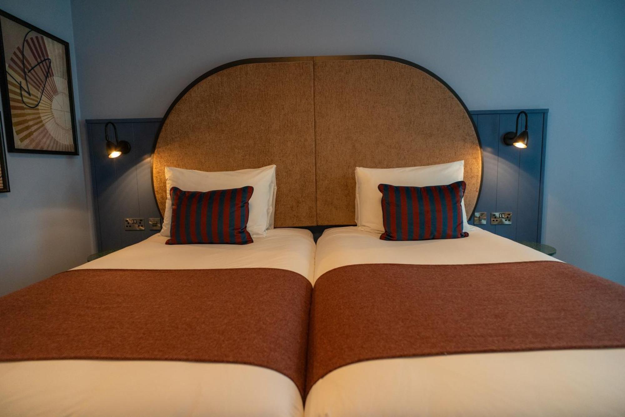Standard Twin Room,1588648354:JPEG