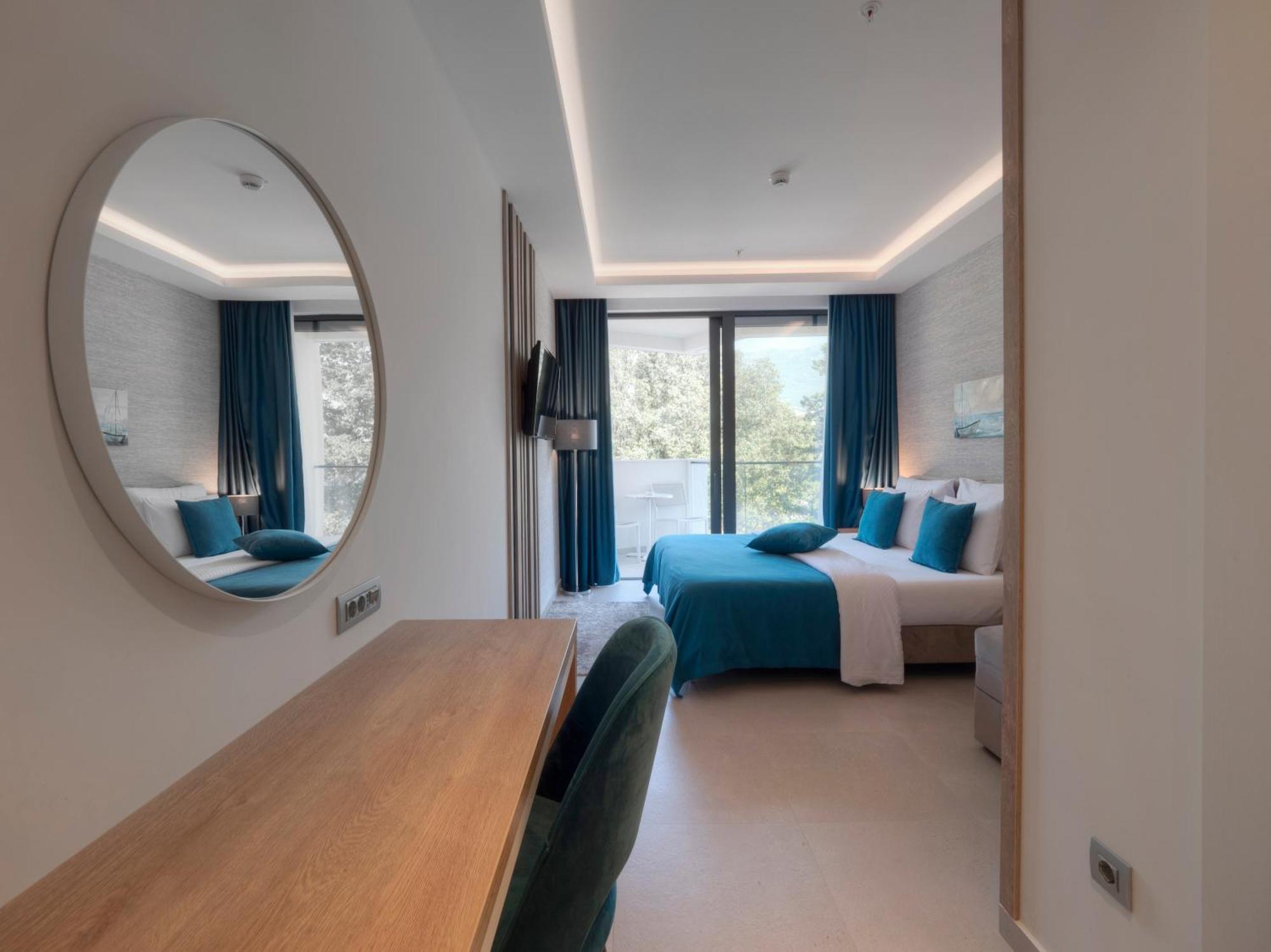 Superior Double Room Double Bed or 2 Single Beds Side Sea View