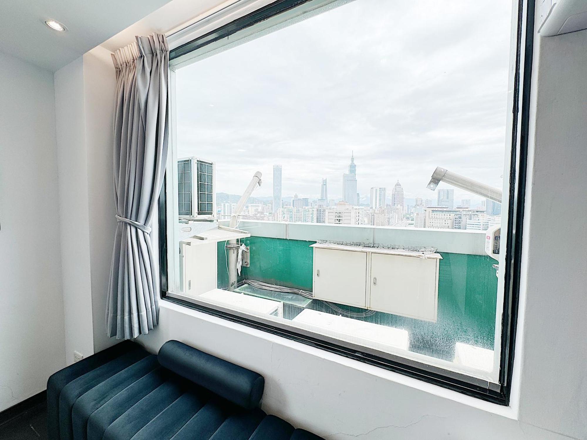 Deluxe Double Room Bath 101 VIEW