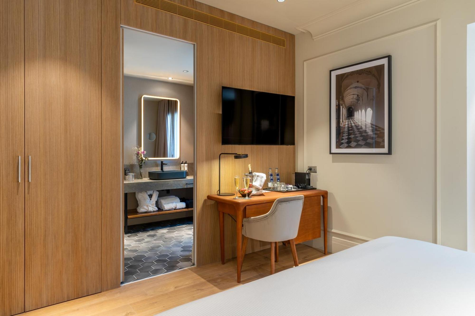 Double or Twin Room City View