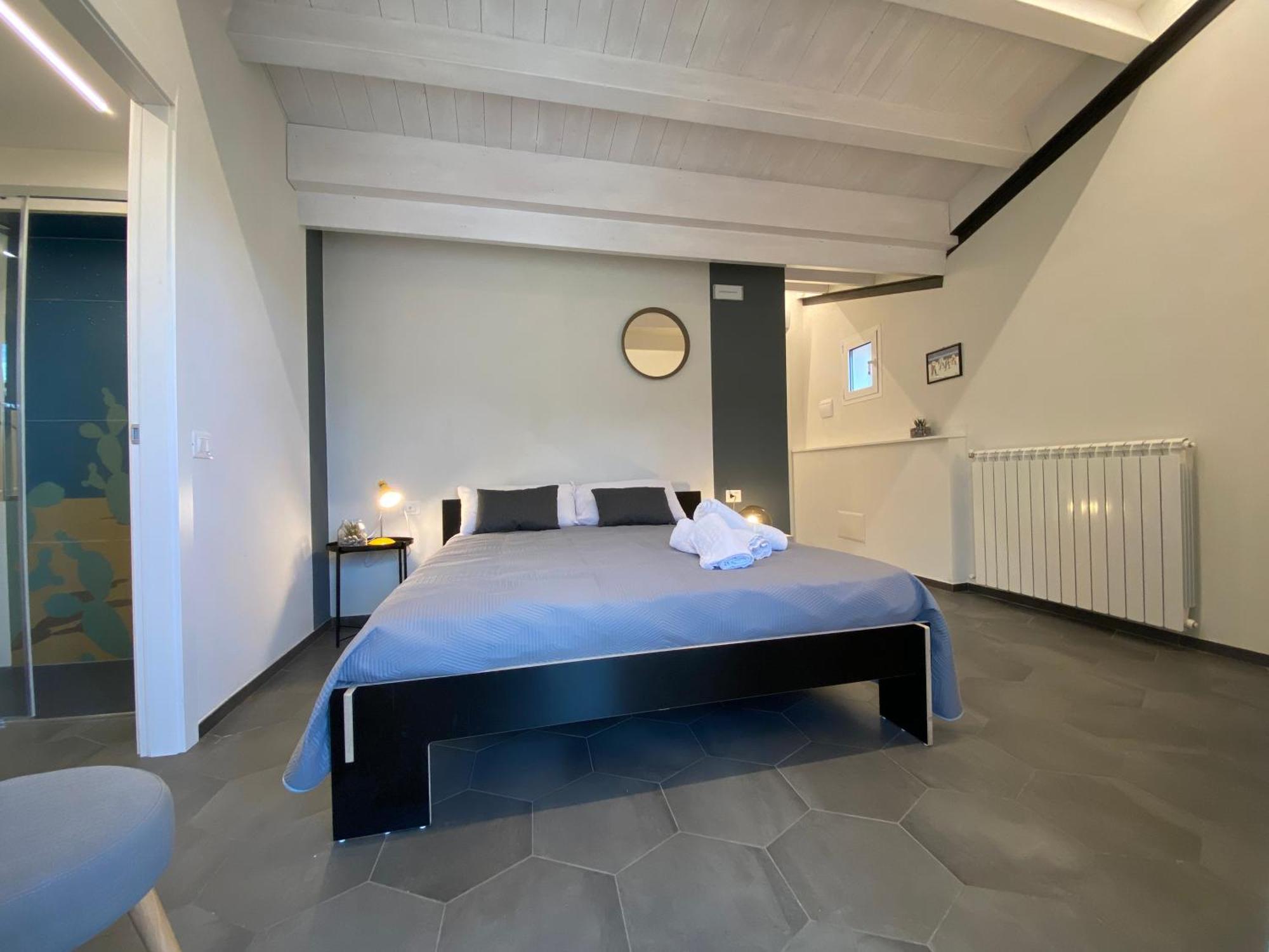 Double Room Private Bathroom