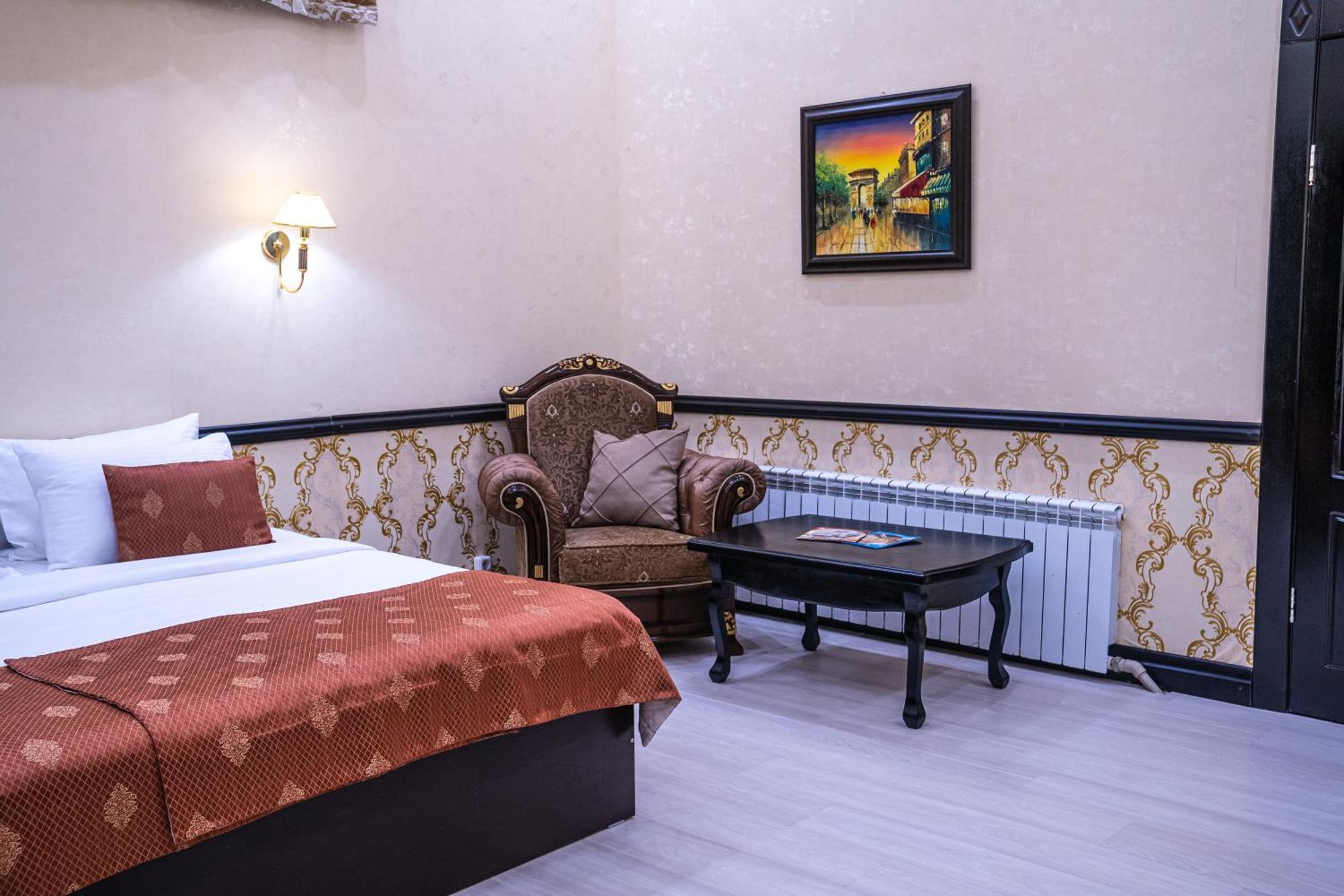 Standard Queen Room