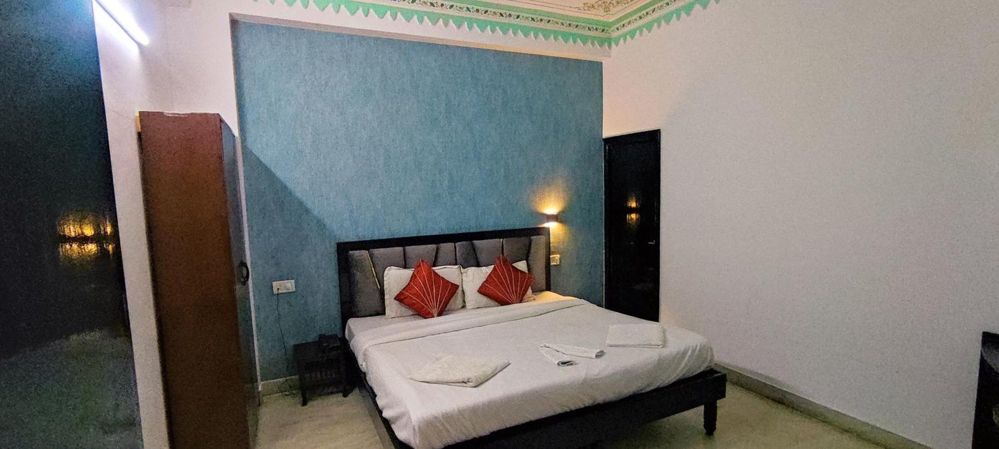 Deluxe Room,1596874535:JPEG