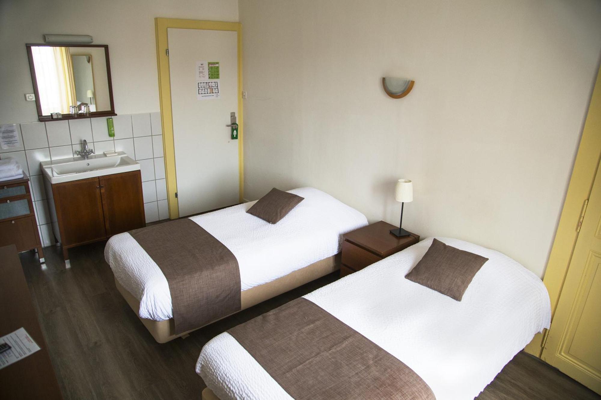 Tweepersoonskamer met Gedeelde Badkamer
