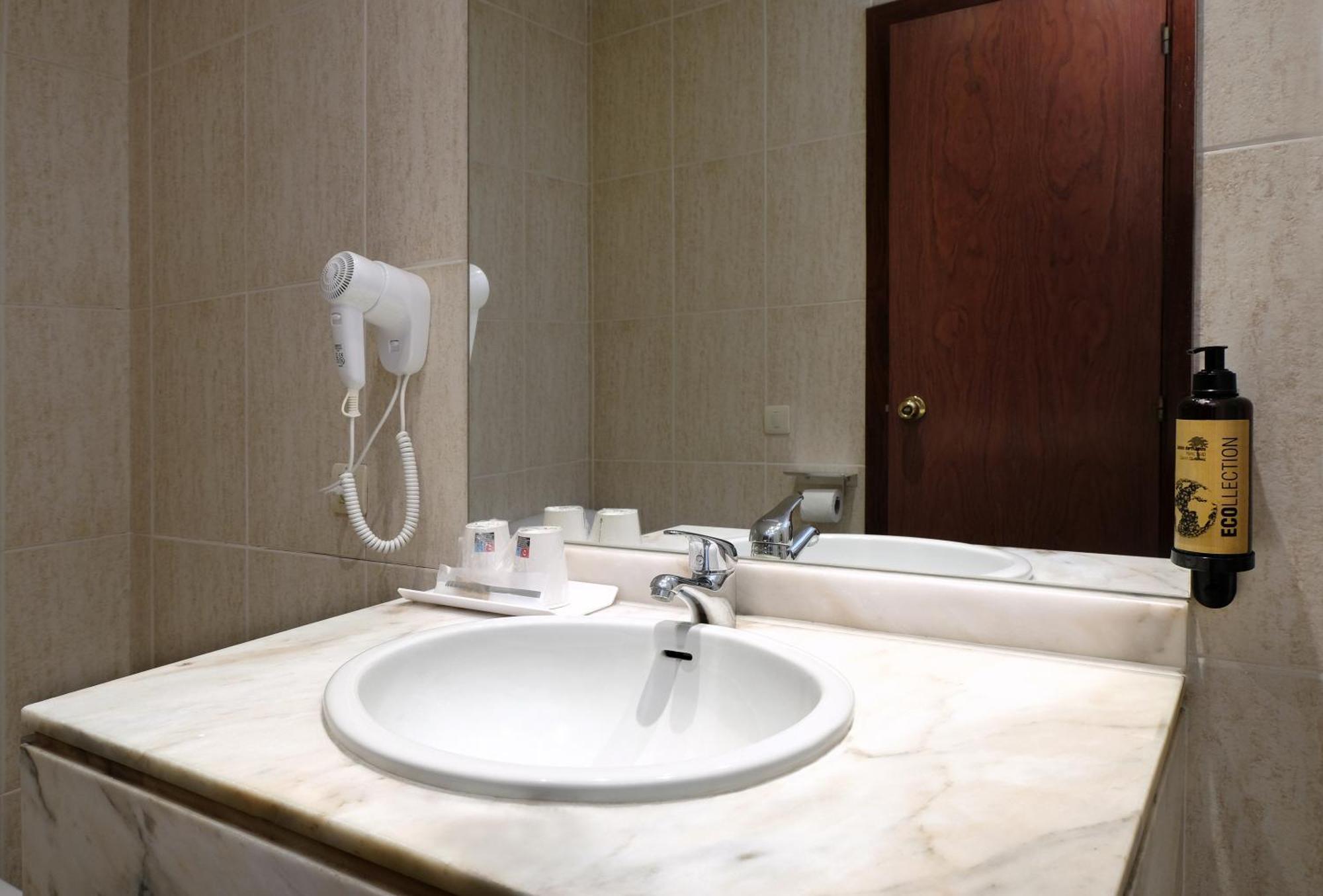 Double or Twin Room,1645666923:JPEG