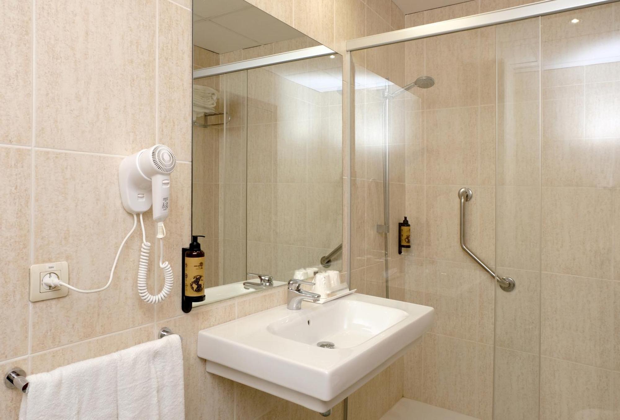 Triple Room,1645666925:JPEG