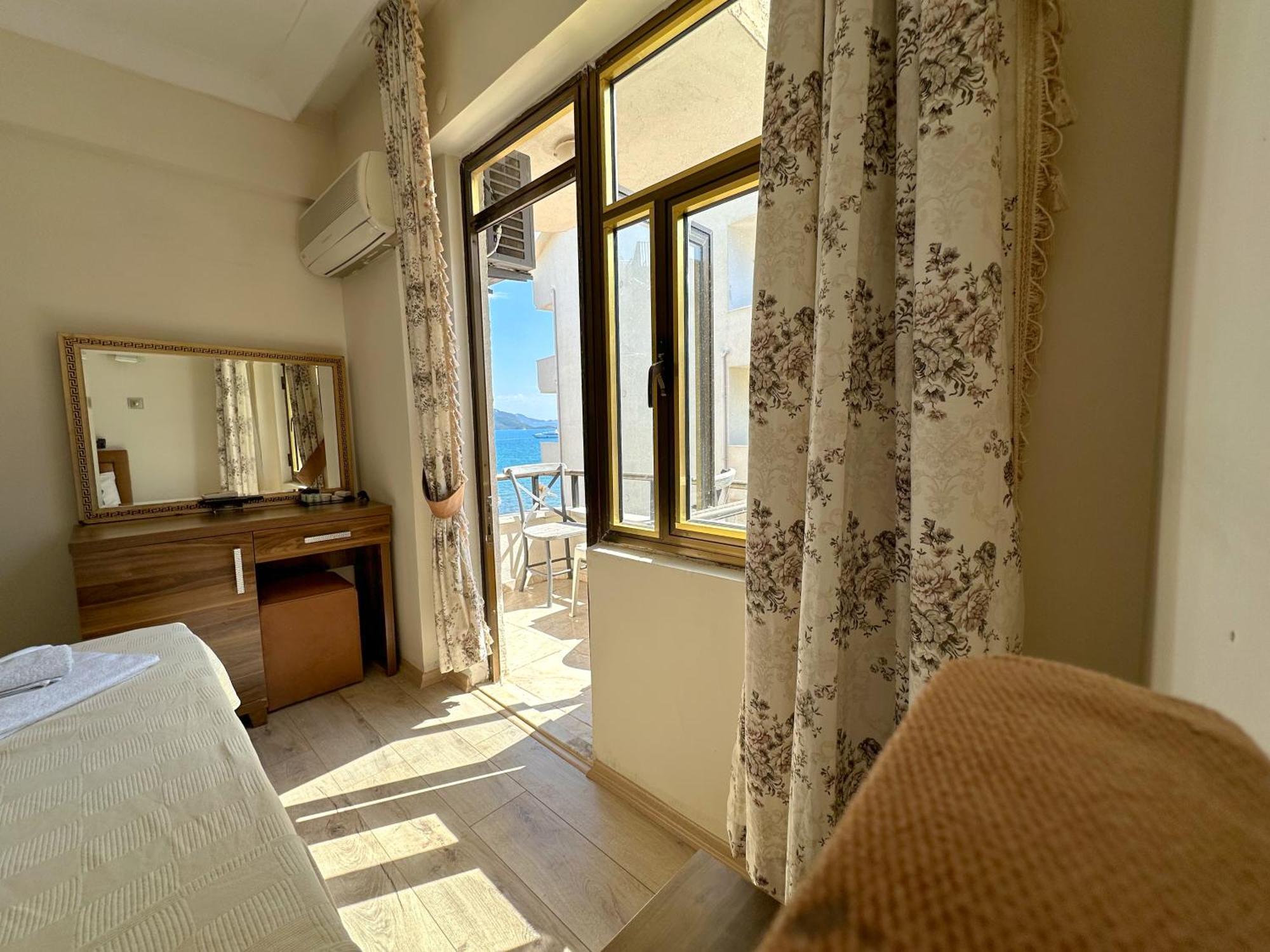 Deluxe Double Room Side Sea View