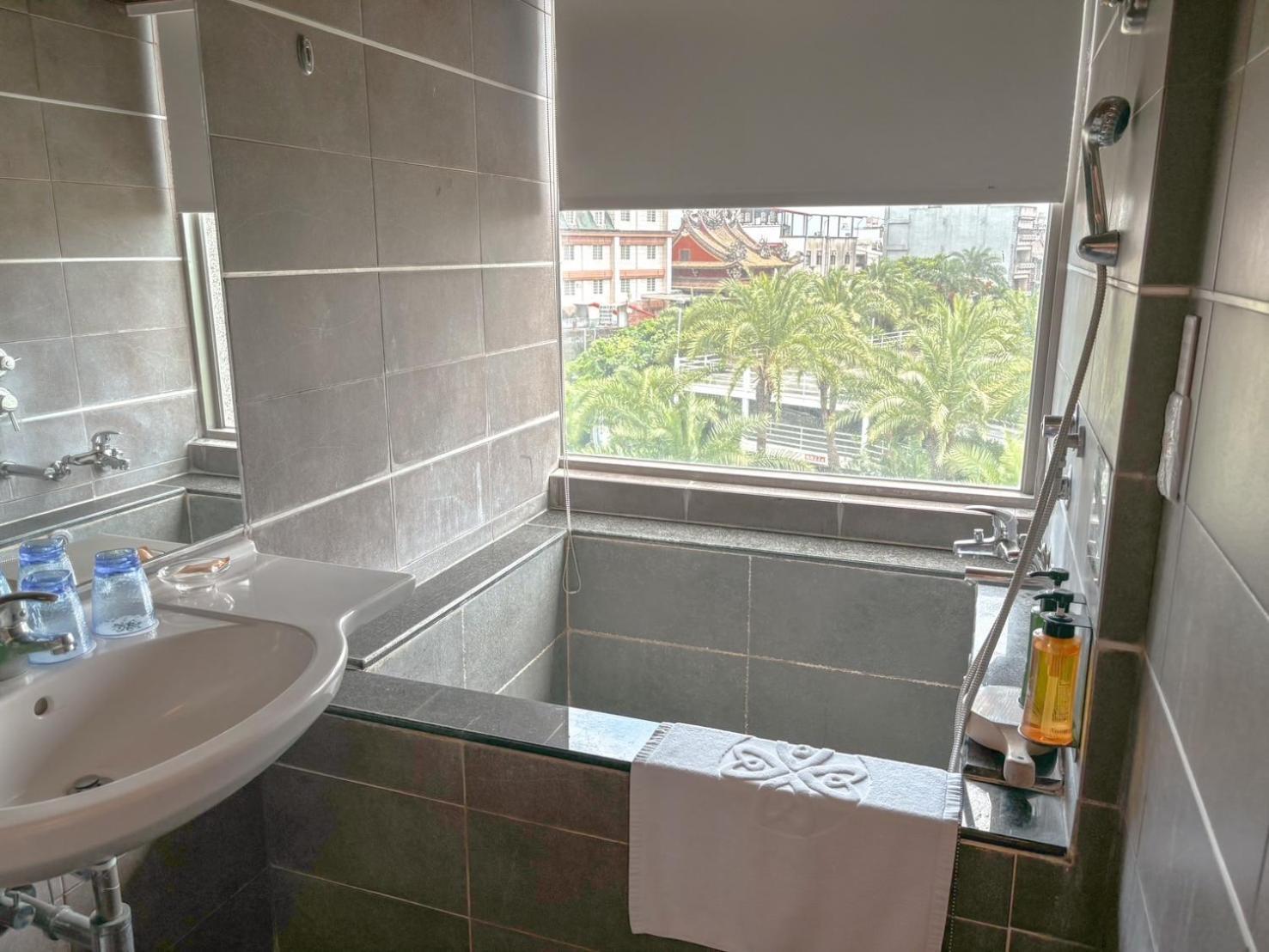 Quadruple Room Bath