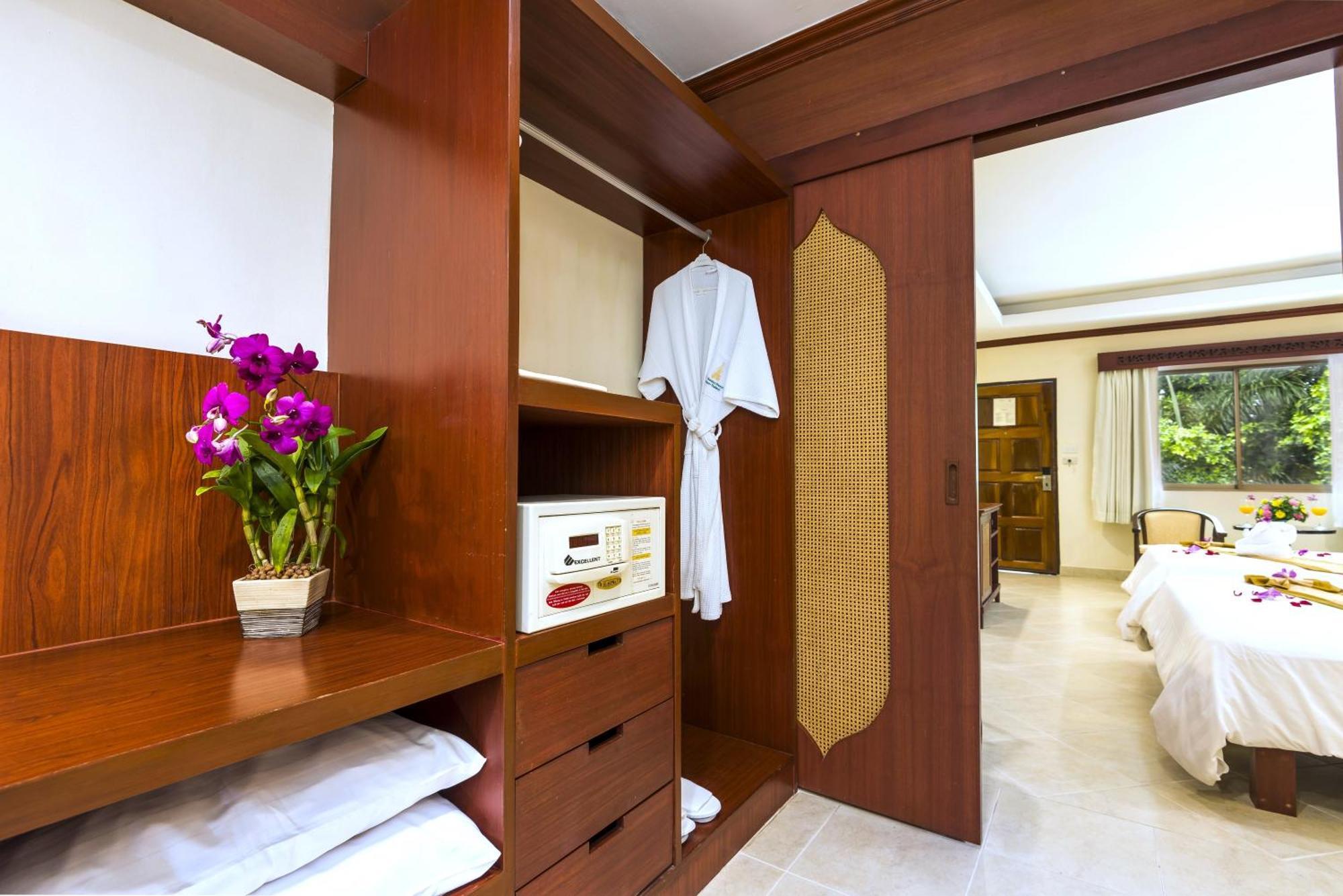 Superior Room,1600237404:JPEG