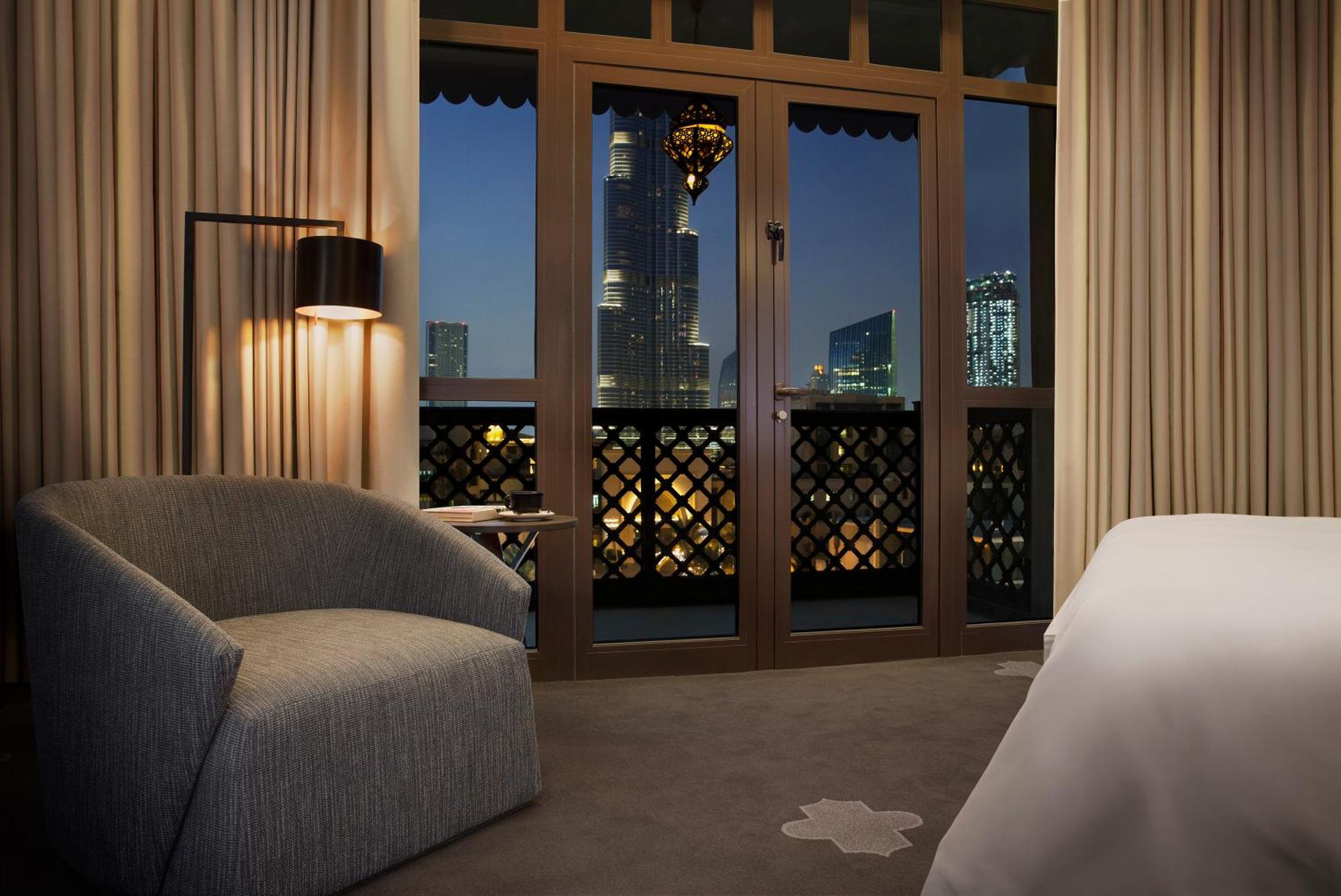 King Suite with Sofa Bed and Premier Landmark View,1602325406:JPEG