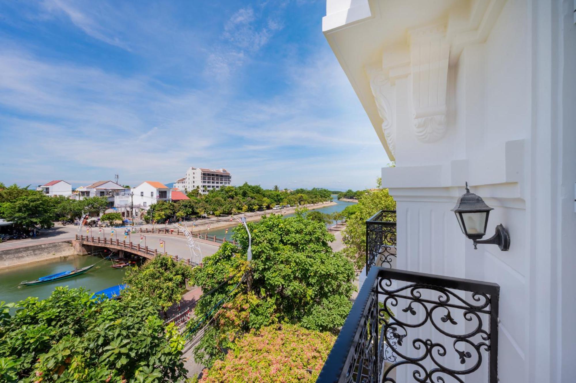 Deluxe Double Room River View