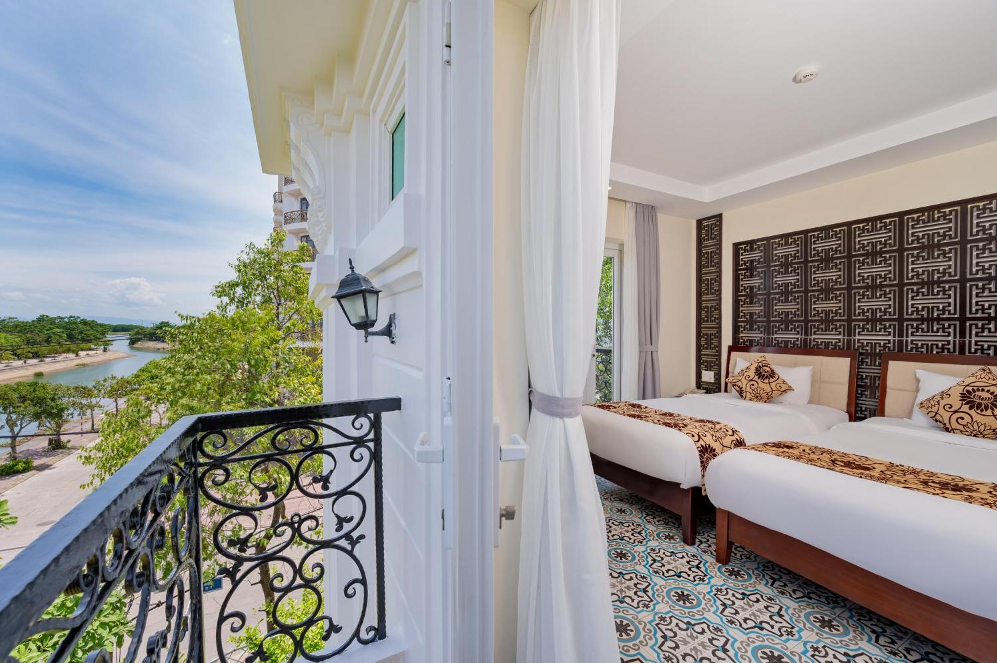 Deluxe Double Room River View