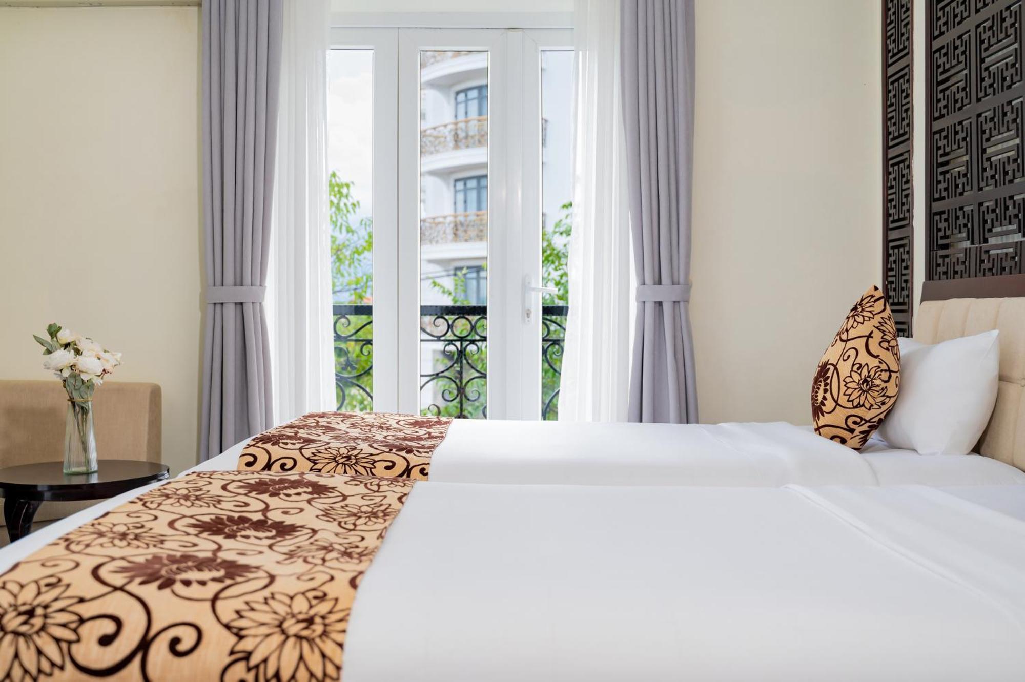Deluxe Double Room River View