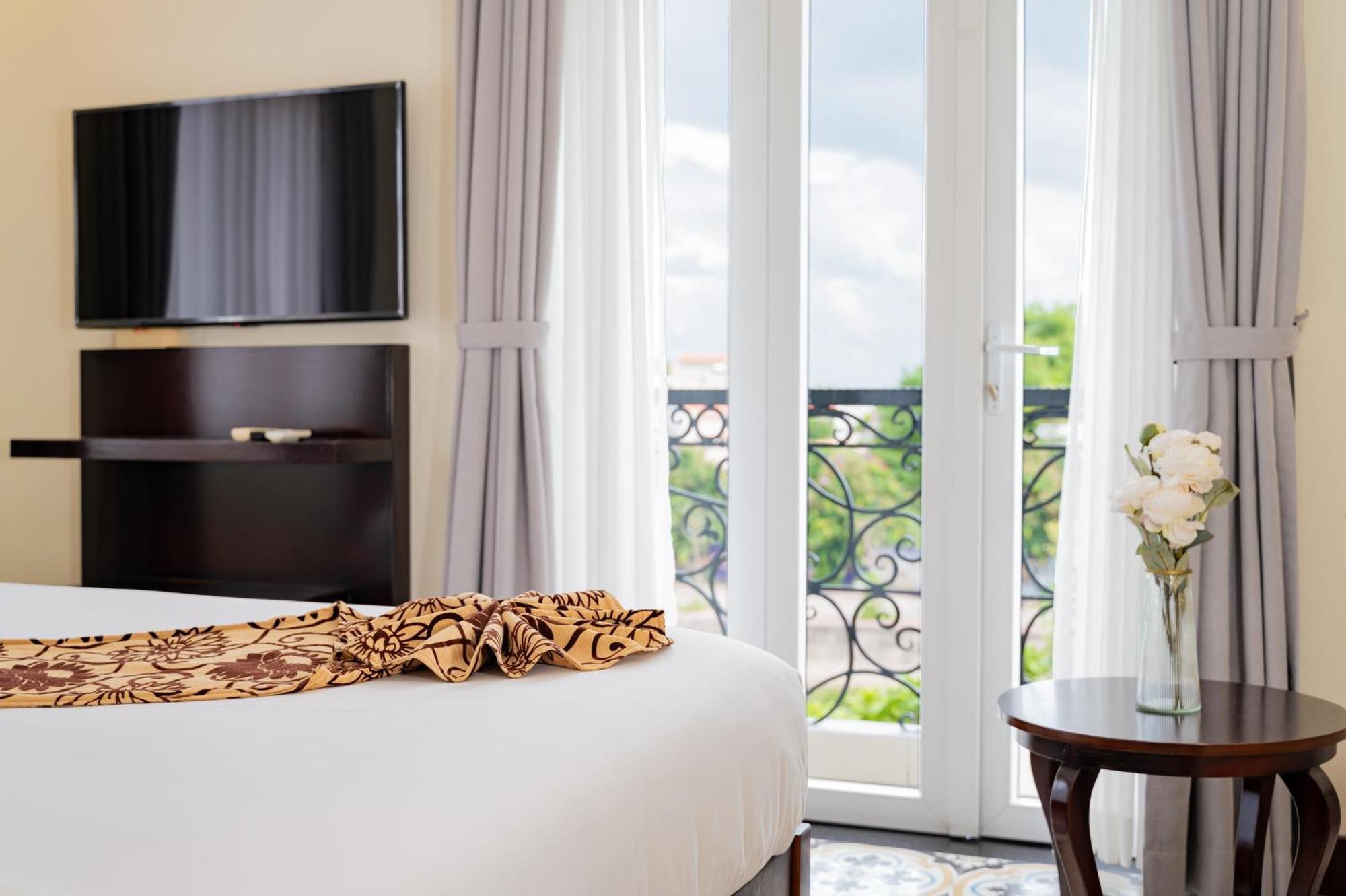 Deluxe Double Room River View