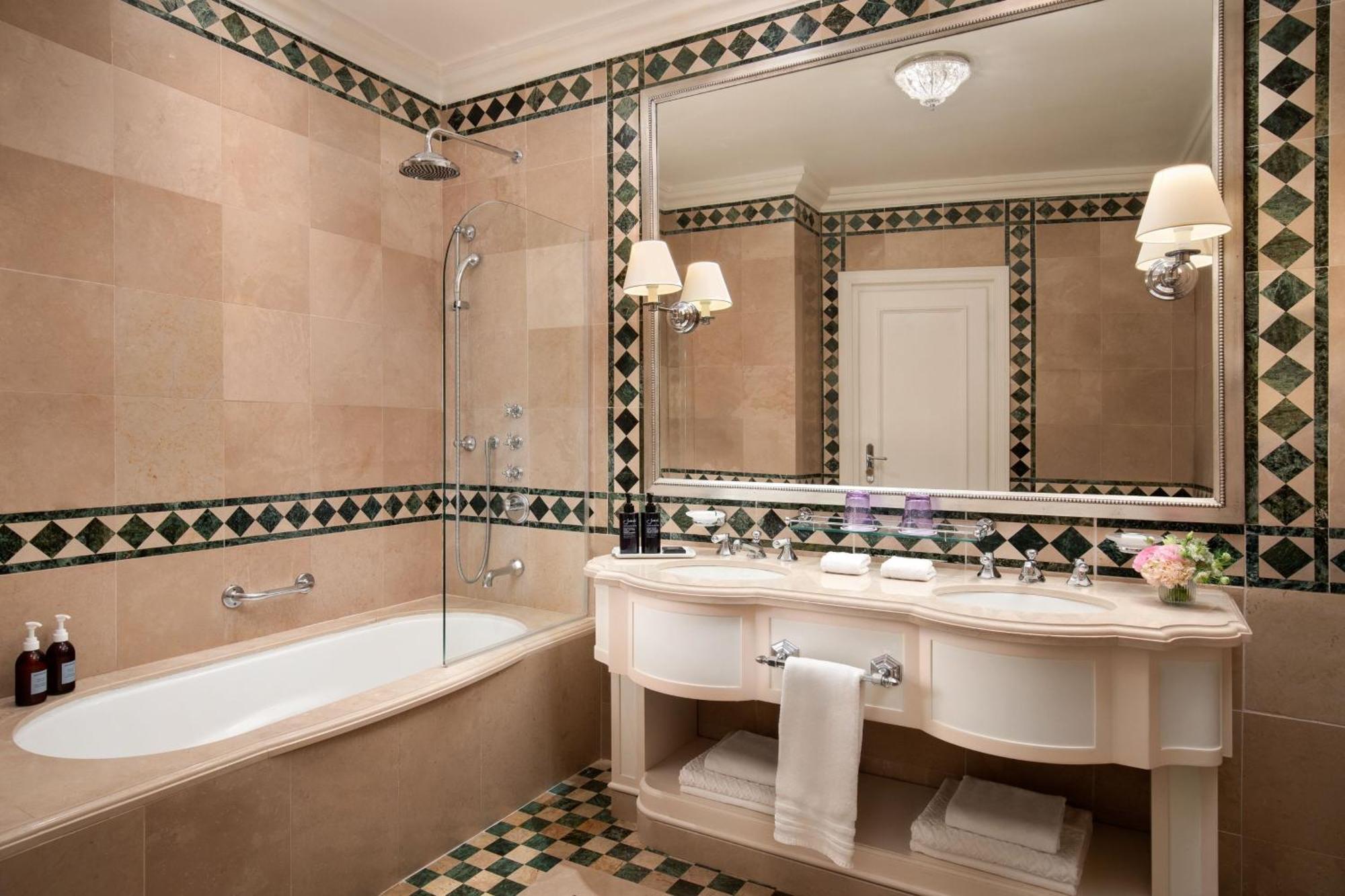 Deluxe Kamer met Kingsize Bed en Uitzicht op de Arno