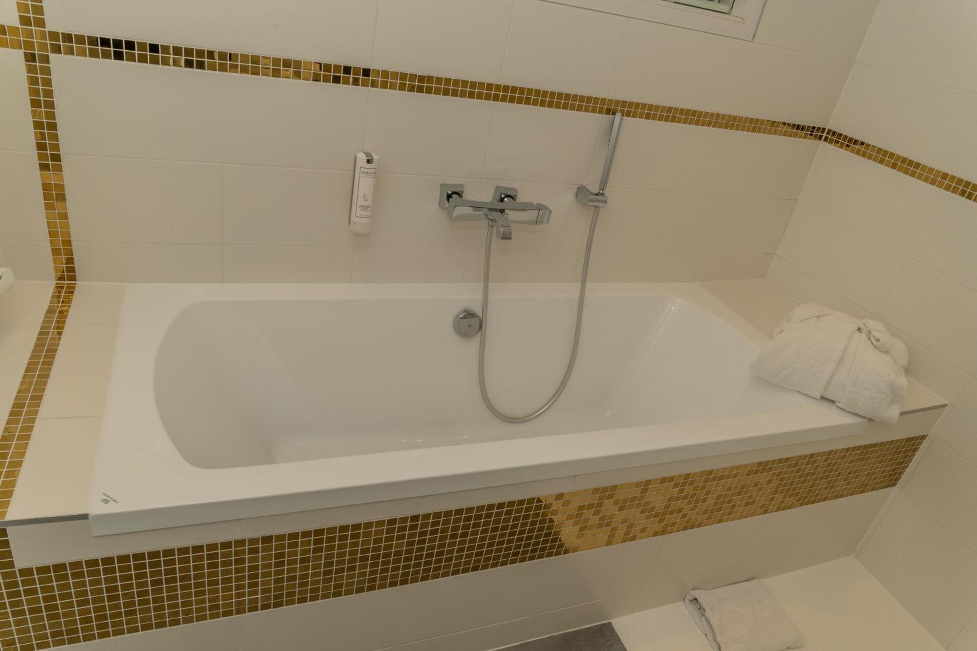 Junior Suite,1613432358:JPEG