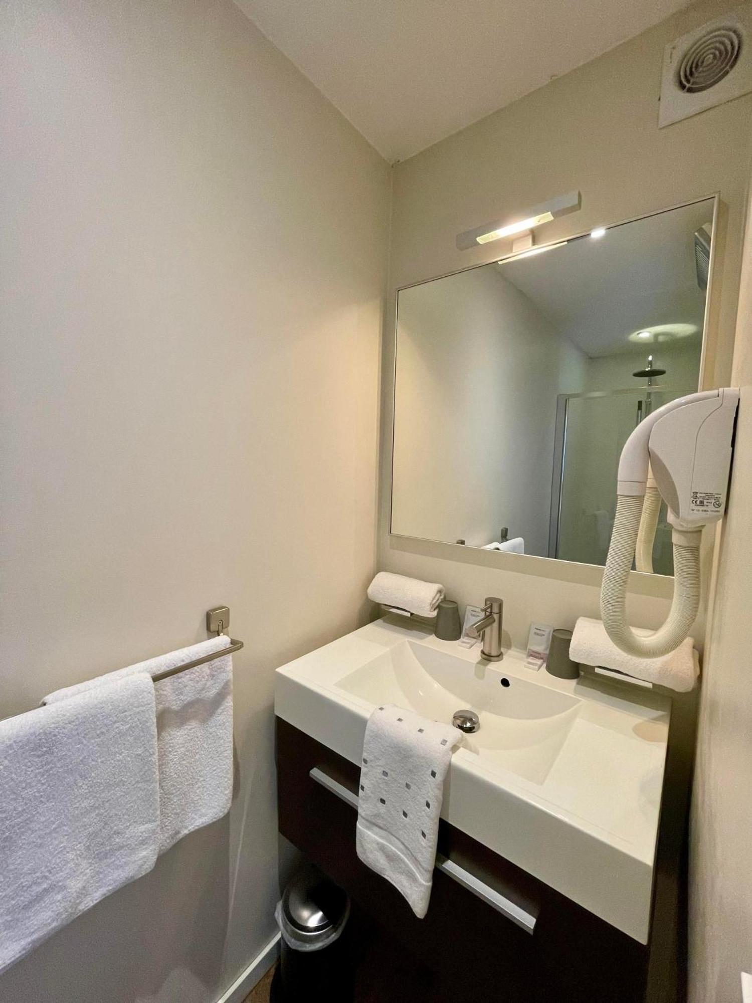 Small Twin Room,1613673304:JPEG