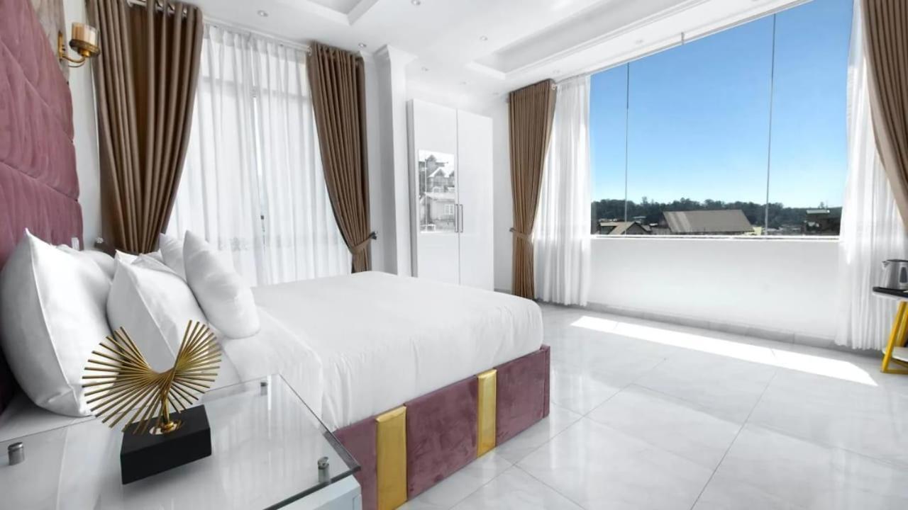 Deluxe Two-Bedroom Apartment Garden View