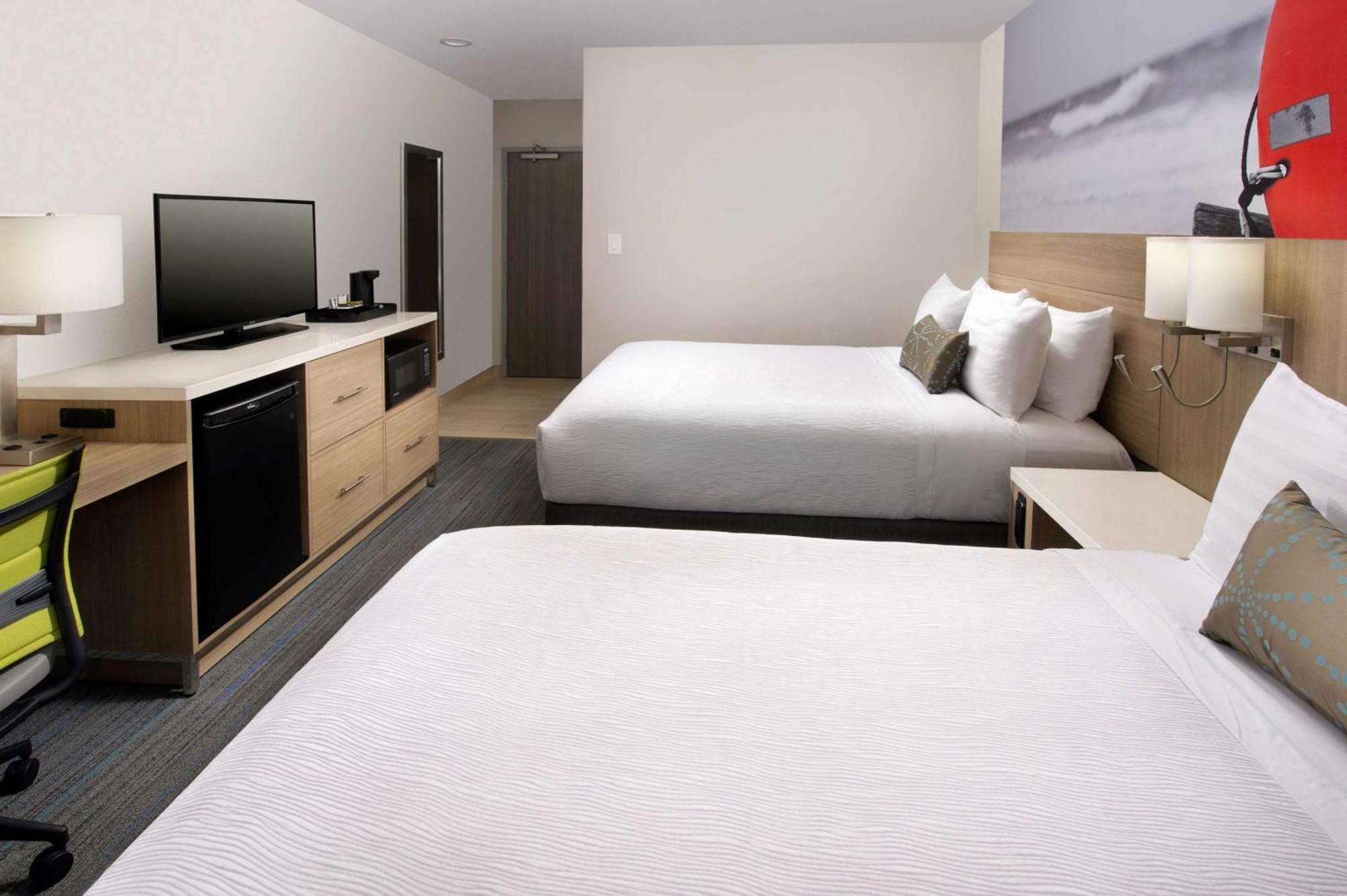 Queen Room Two Queen Beds Non-Smoking