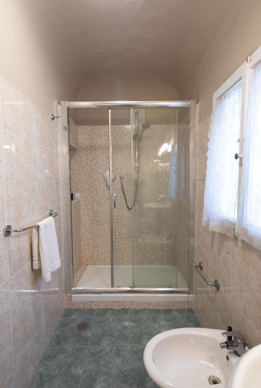 Single Room Private External Bathroom