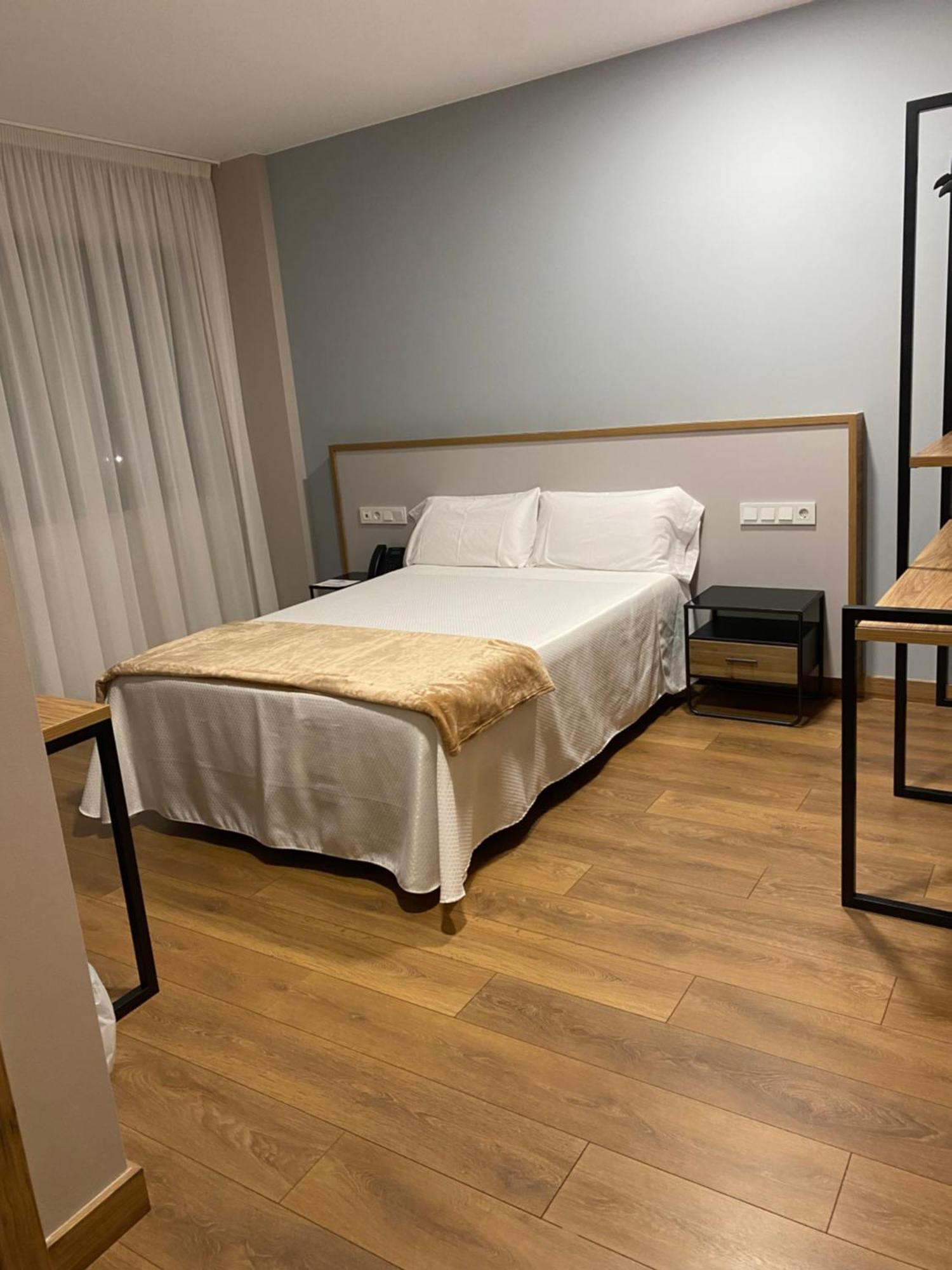 Large Single Room,1620321775:JPEG