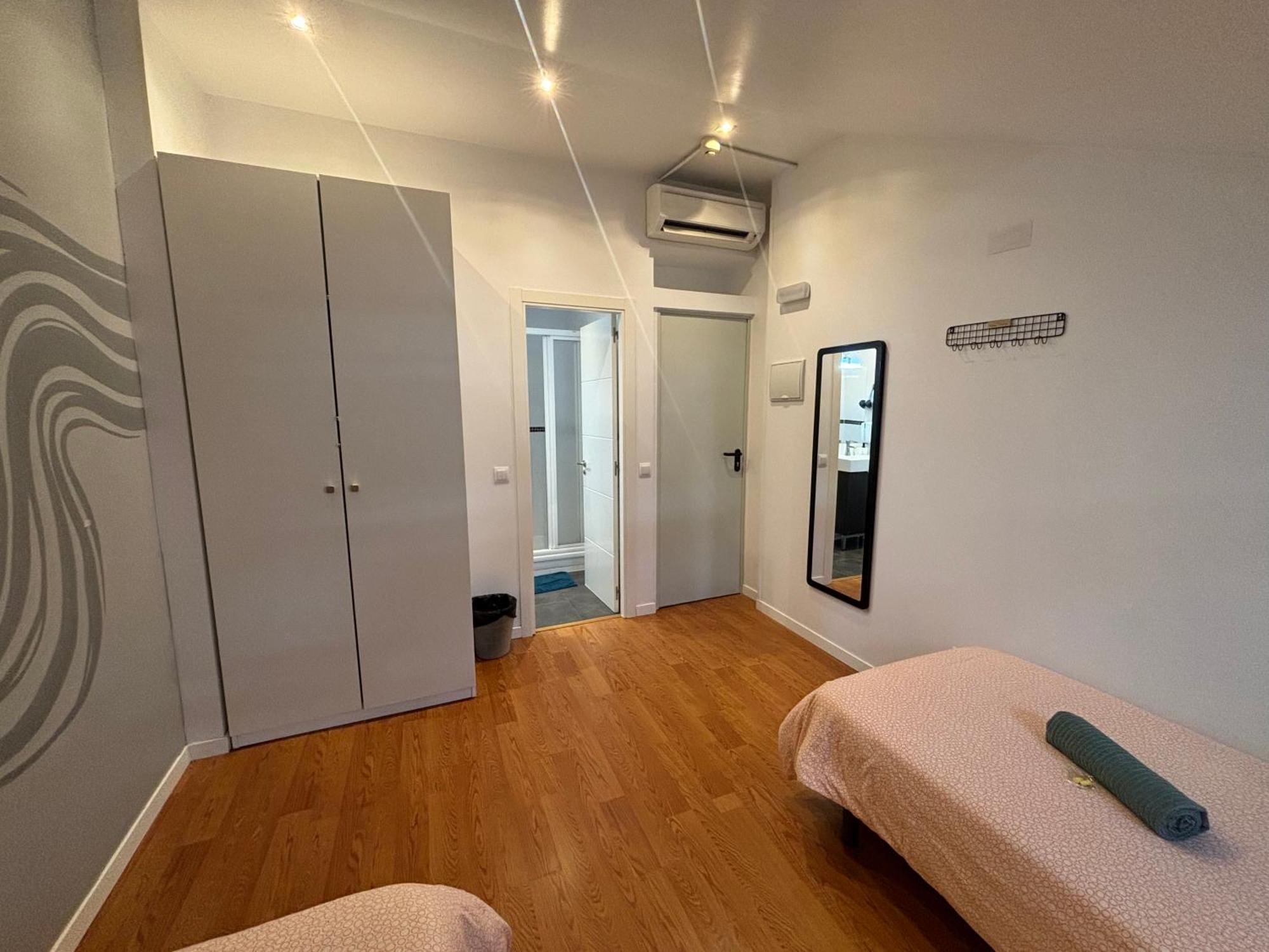 Twin Room Private Bathroom