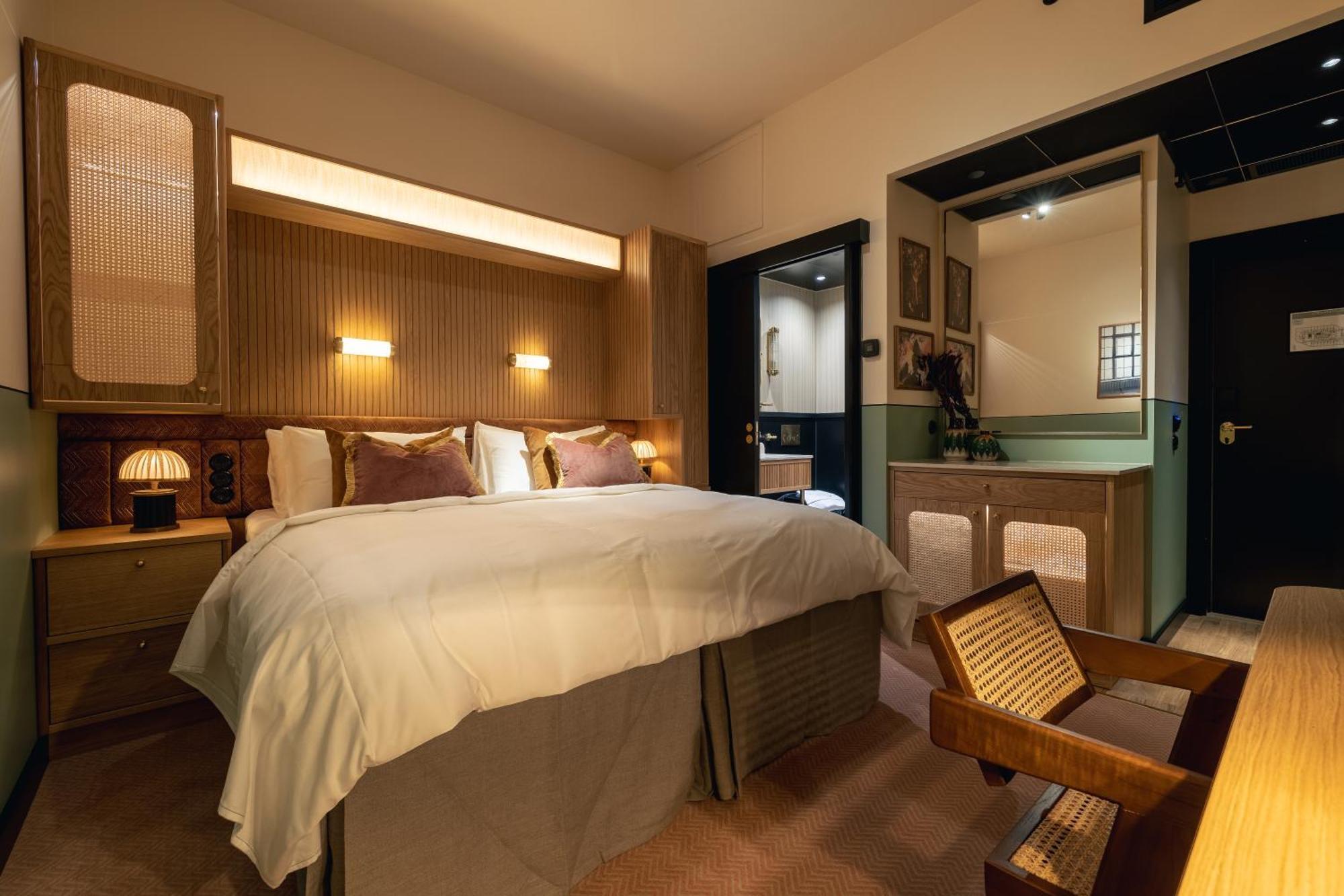 Small Double Room without Windows at Jacy´z