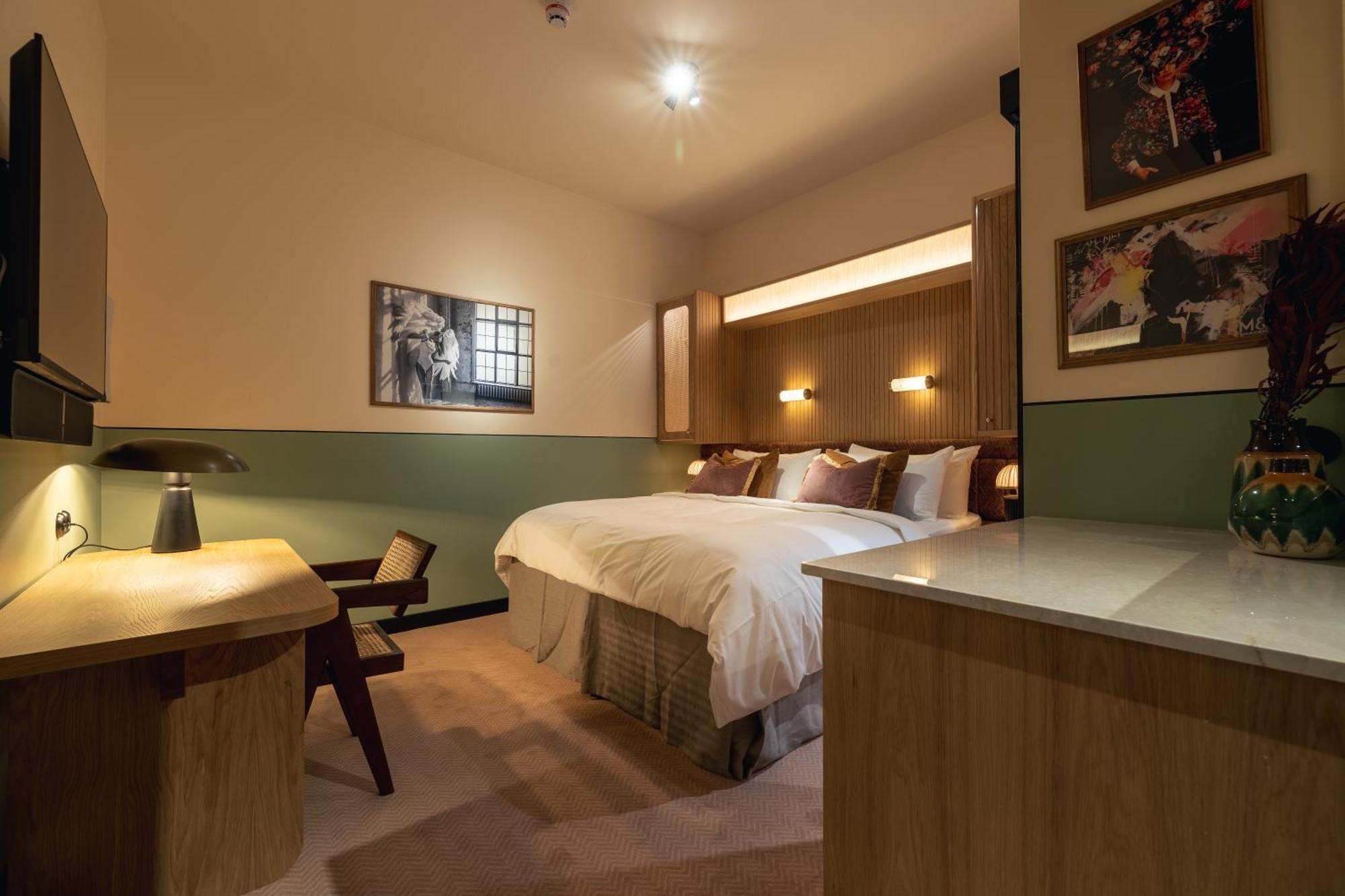 Small Double Room without Windows at Jacy´z