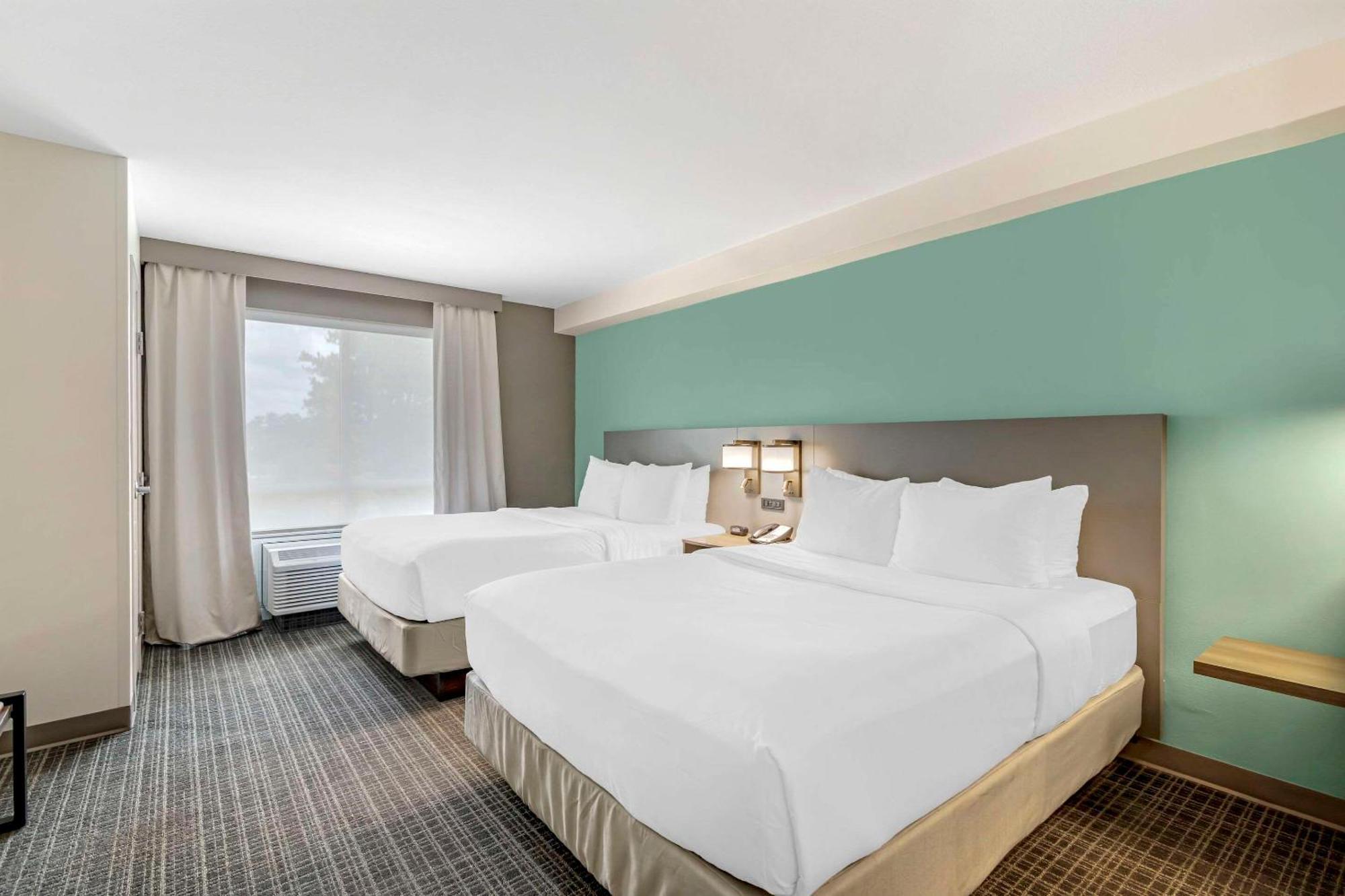Queen Room Two Queen Beds Accessible or Non Smoking,1626359123:JPEG