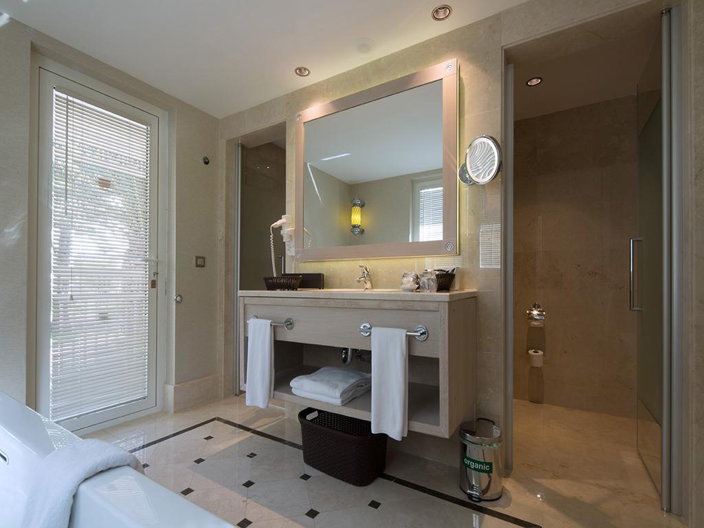 Deluxe Superior Family Room
