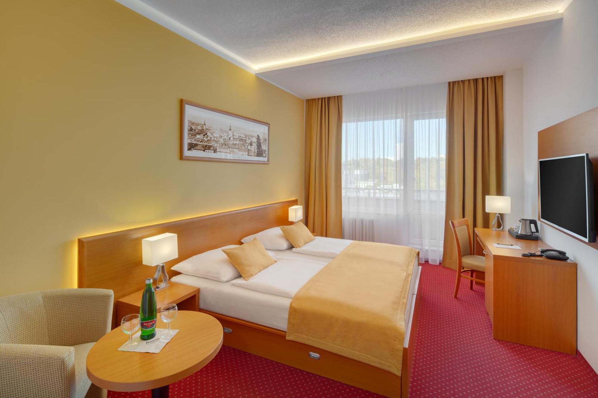 Double or Twin Room Access to public Relax Centre