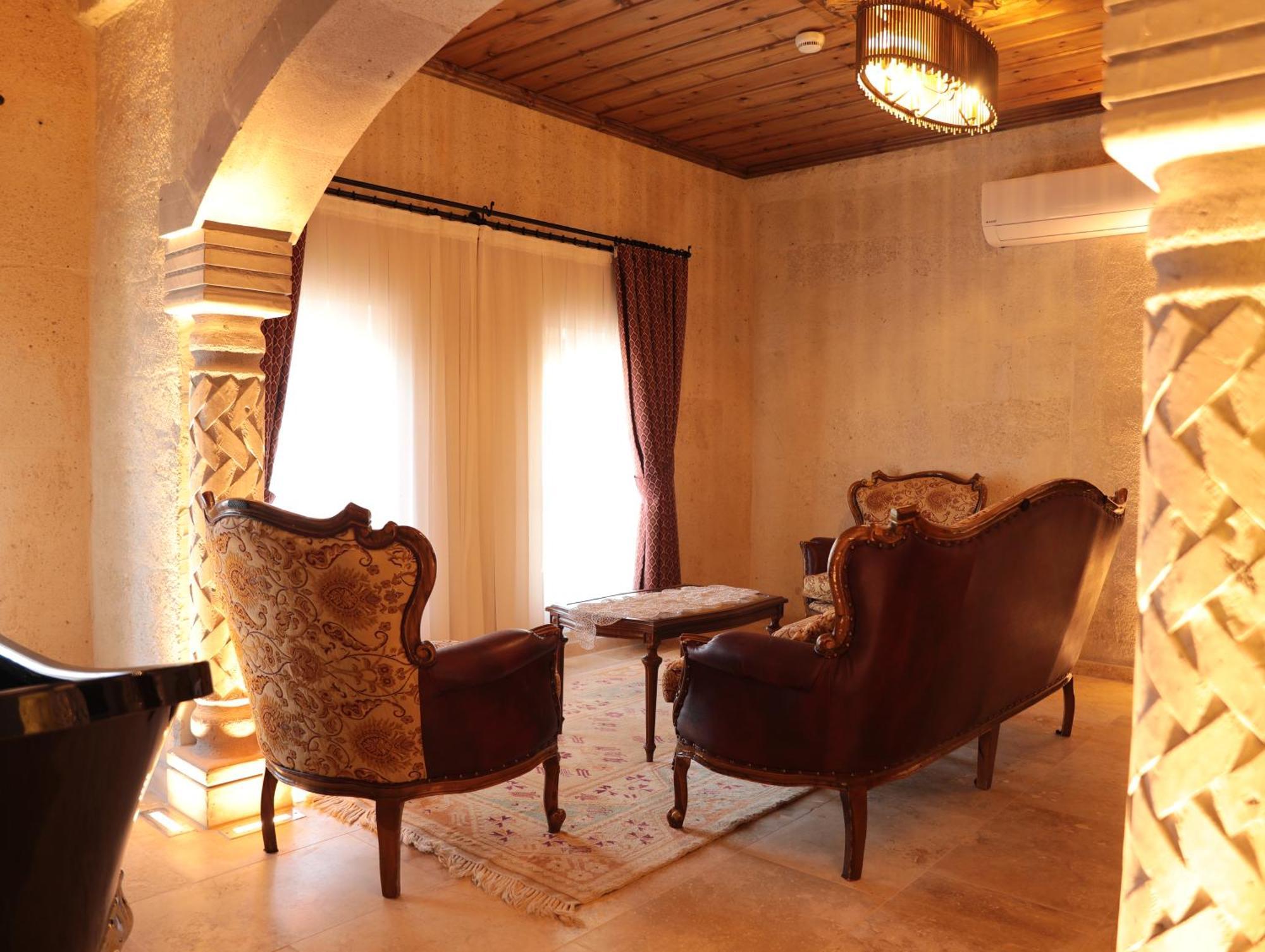 Deluxe King Suite