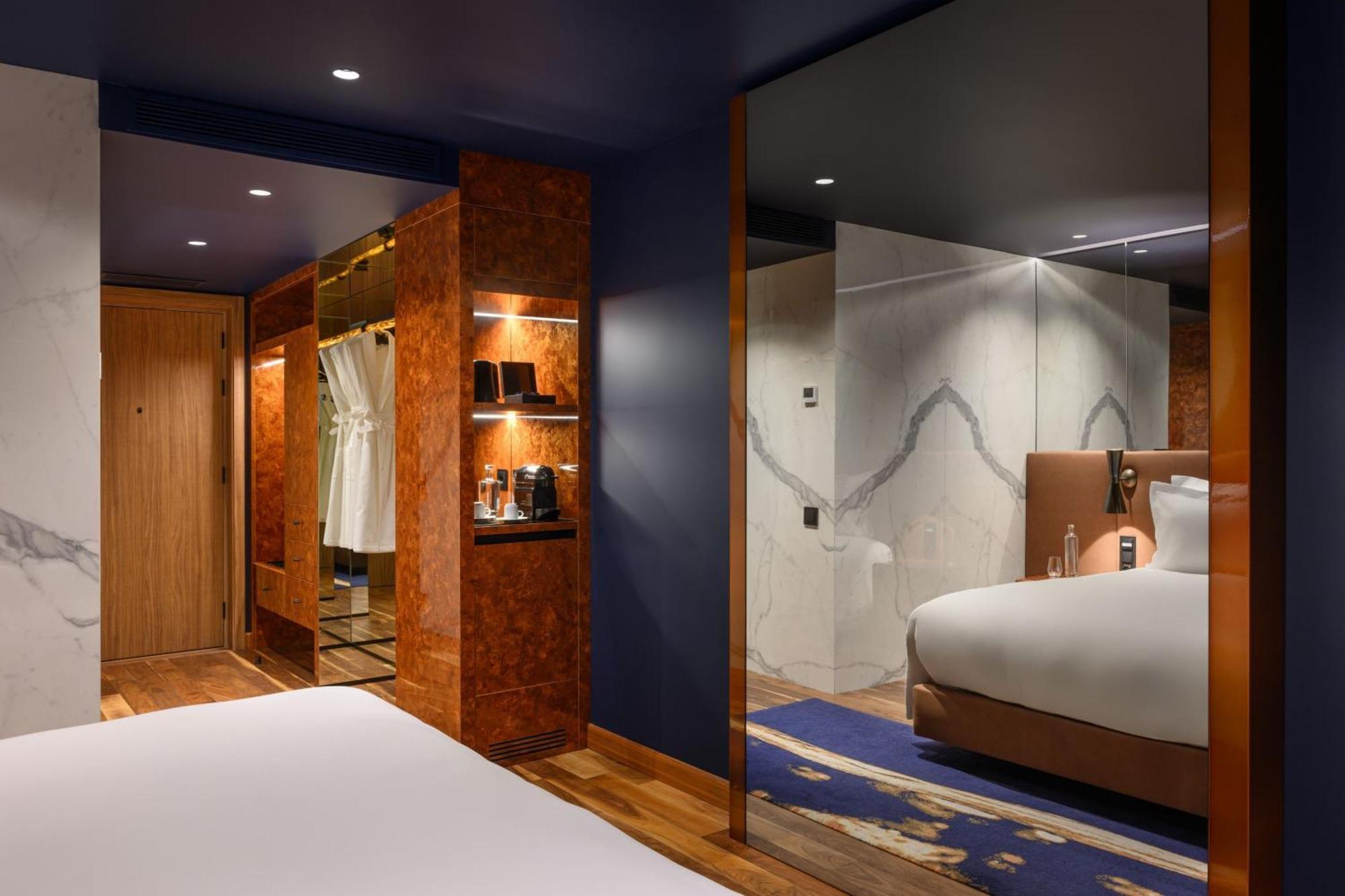 Quarto Deluxe com Cama King-size e Vista do Rio
