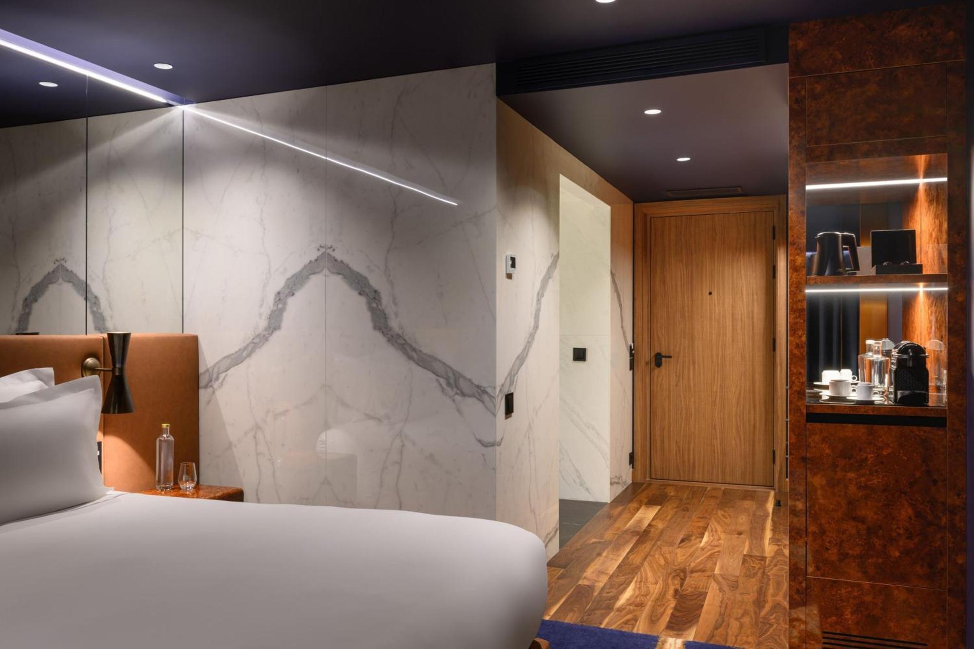 Quarto Superior com 2 Camas de Solteiro e Varanda