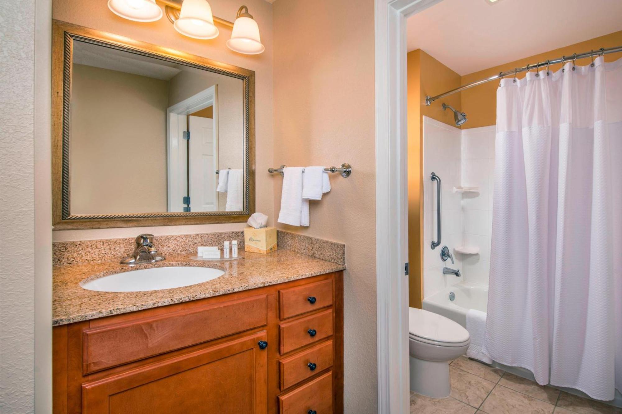 One-Bedroom Queen Suite
