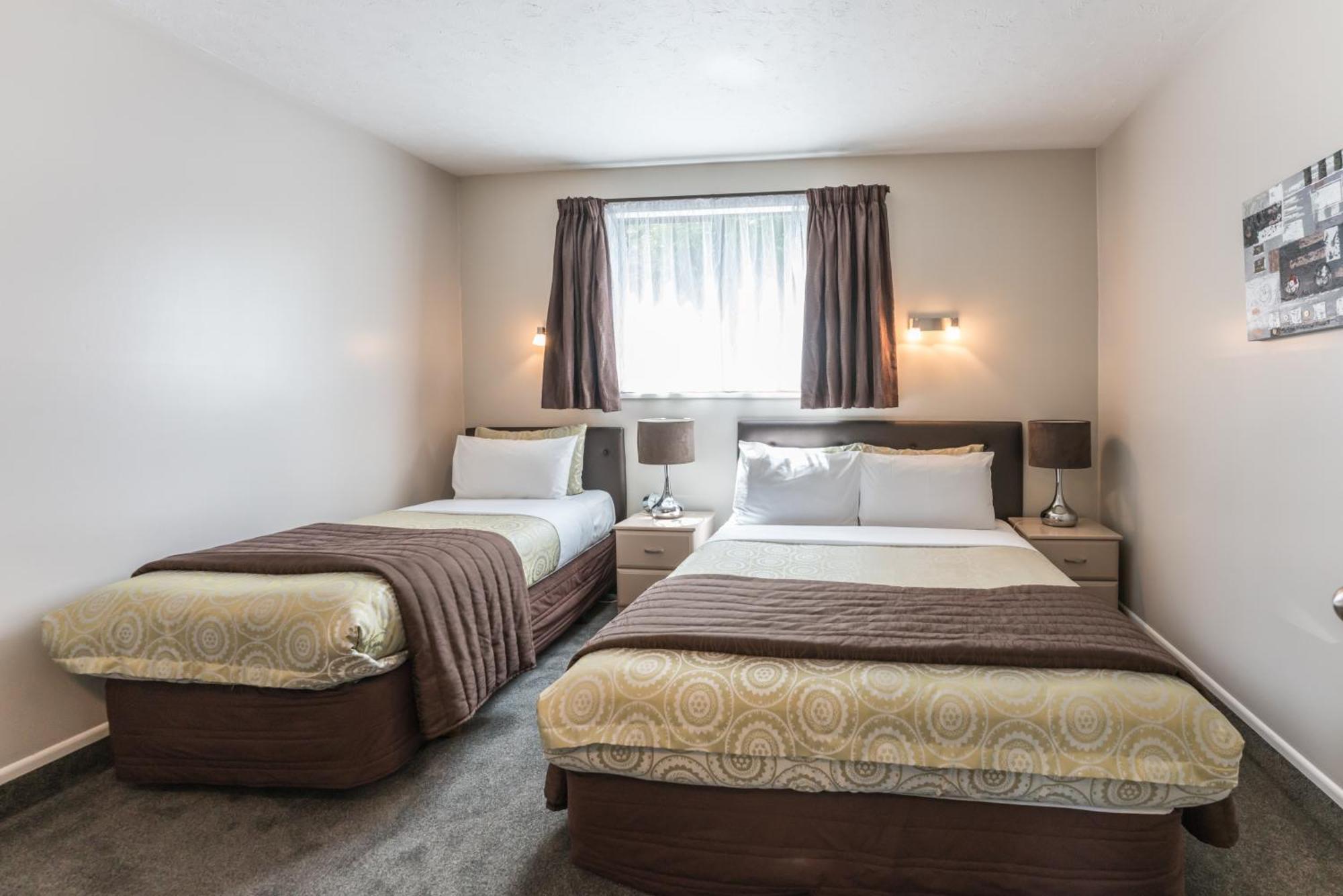 Deluxe One-Bedroom Apartment