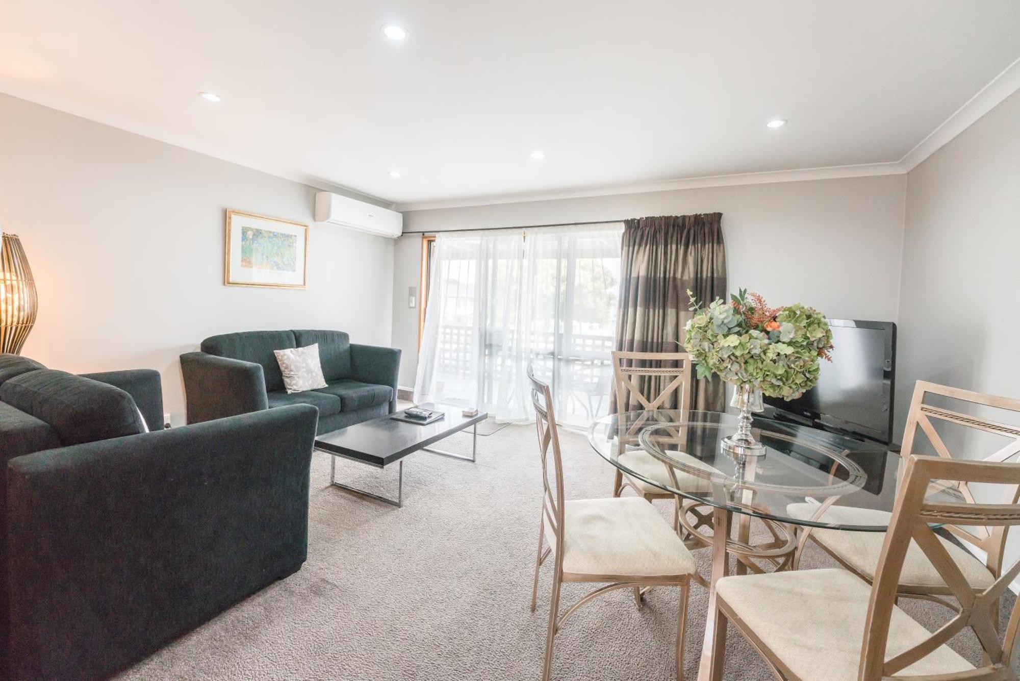 Deluxe Family Room