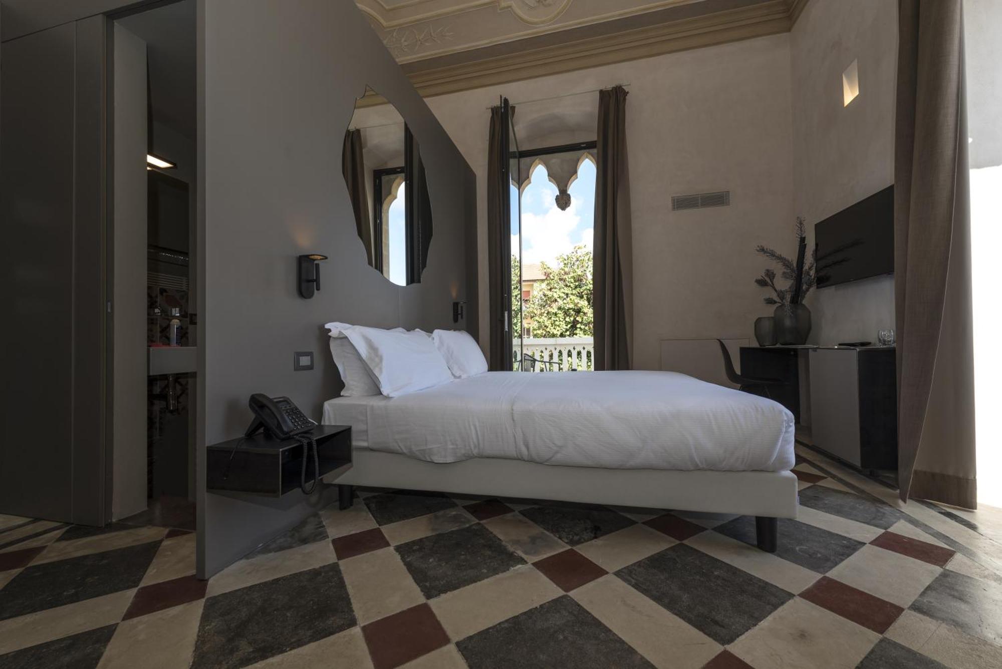 Deluxe Double or Twin Room Balcony
